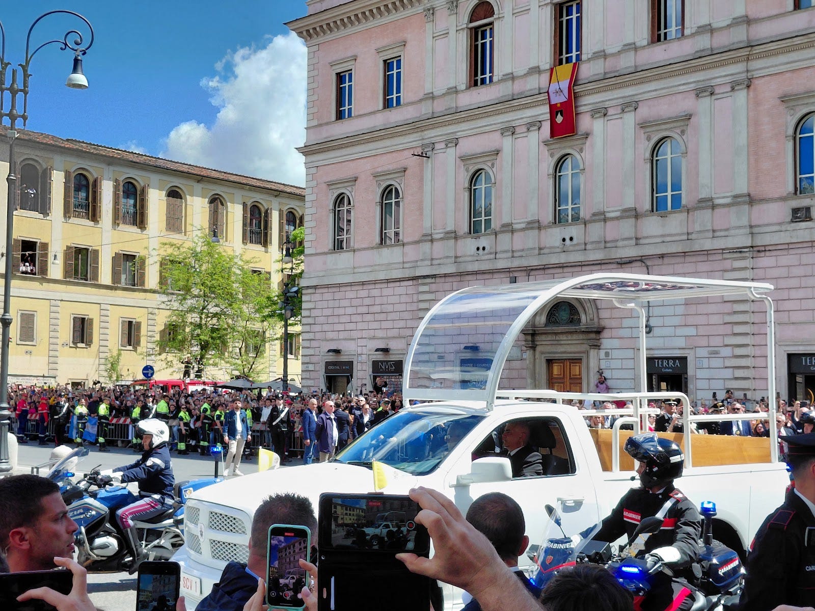 ‘Grazie, Francesco’: Notes from the pope’s resting place