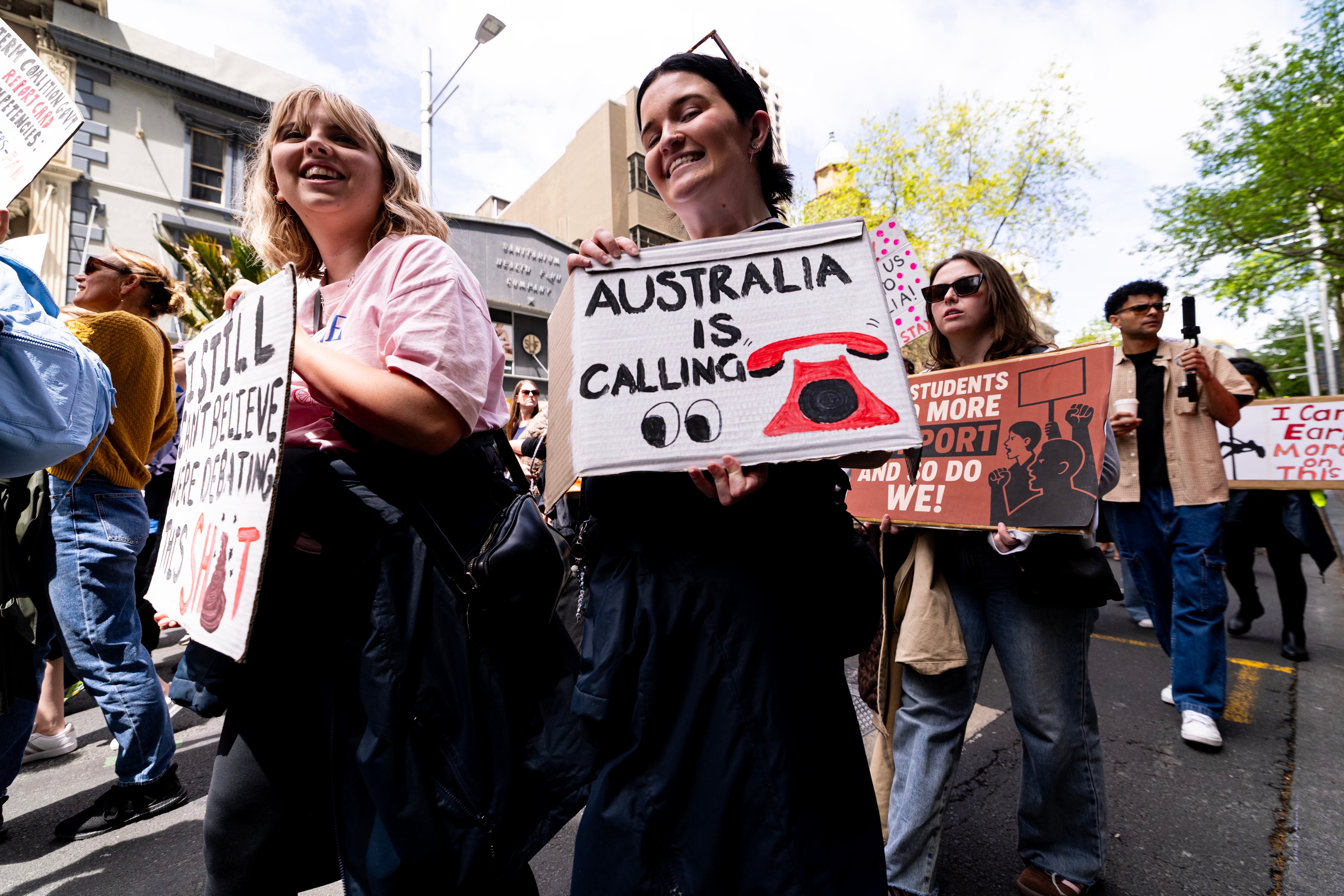 Friday's Early Bird & Dawn Chorus: Choosing $30b of motorways instead of real wage increases episode artwork