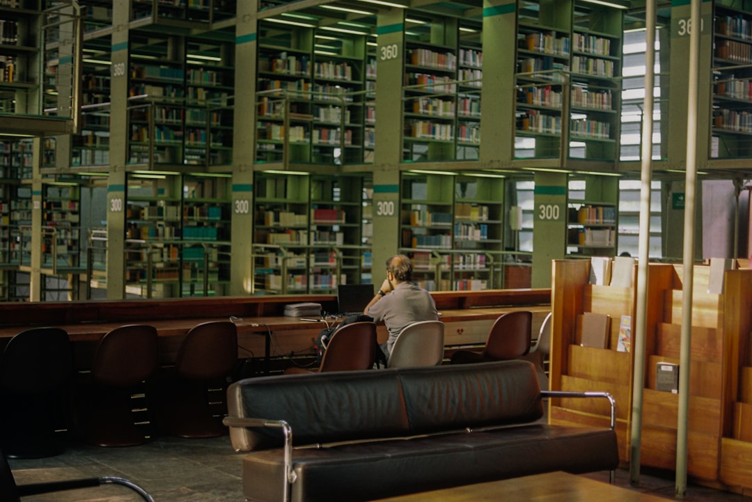 Bibliotecas irrepetíveis [as bibliotecas podem ser irrepetíveis, mas o episódio é uma repetição]