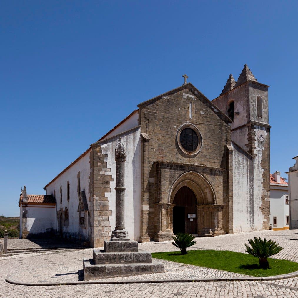Baleias, galegos e ossos na igreja Baleias, galegos e ossos na igreja