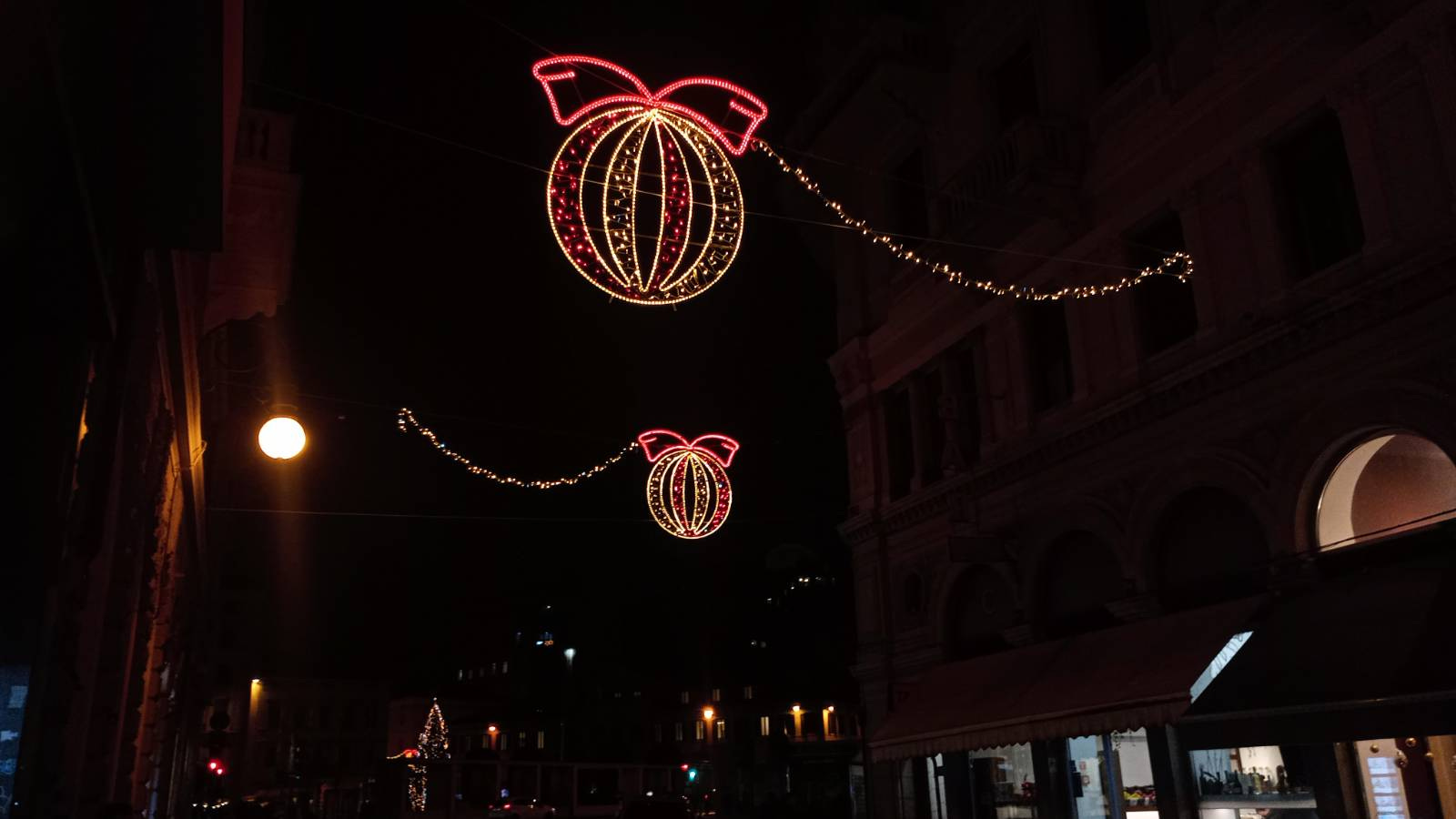 Palle di Natale in consiglio comunale