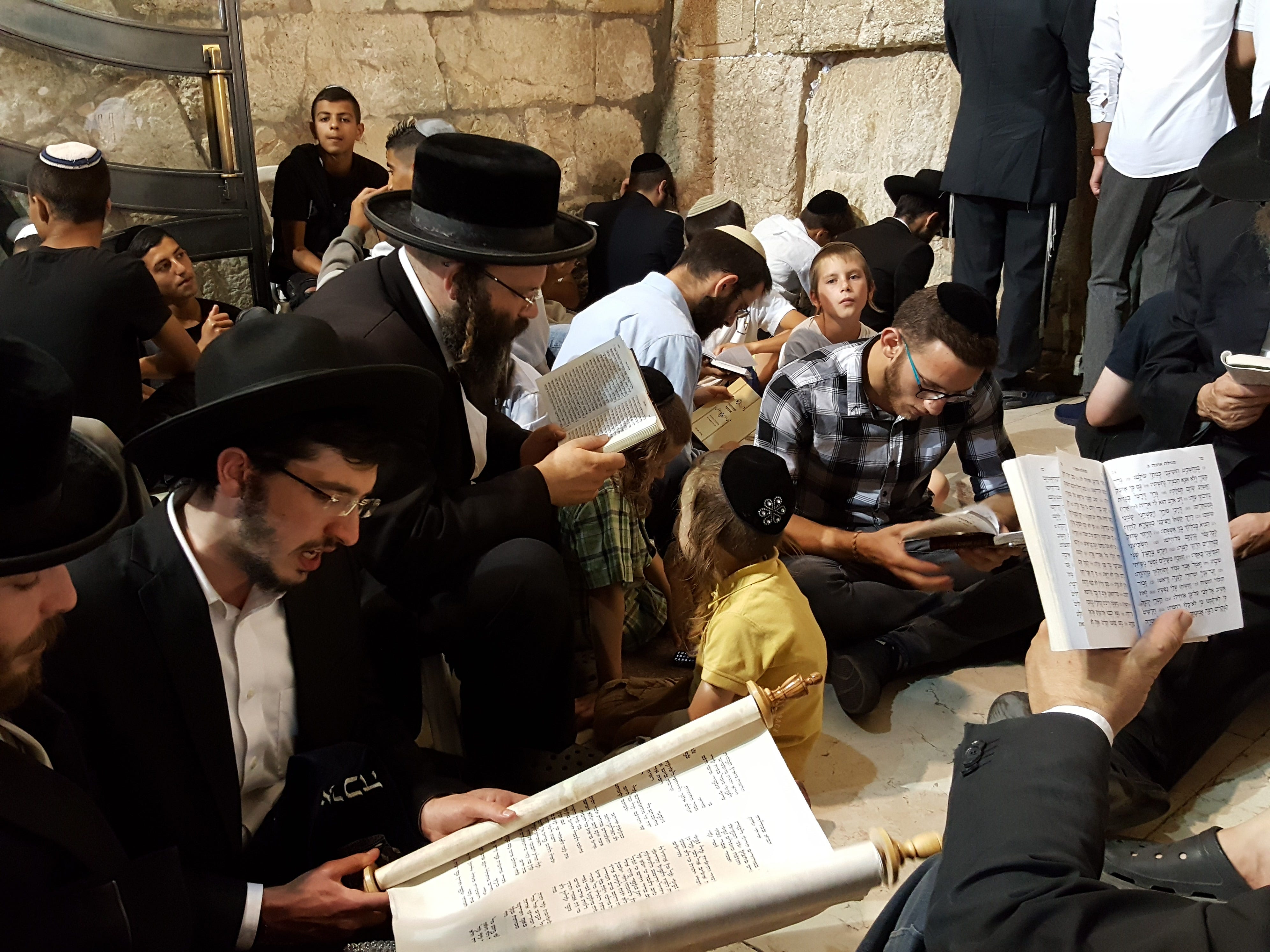 Tisha B'Av at the Western Wall, World War I and more episode artwork