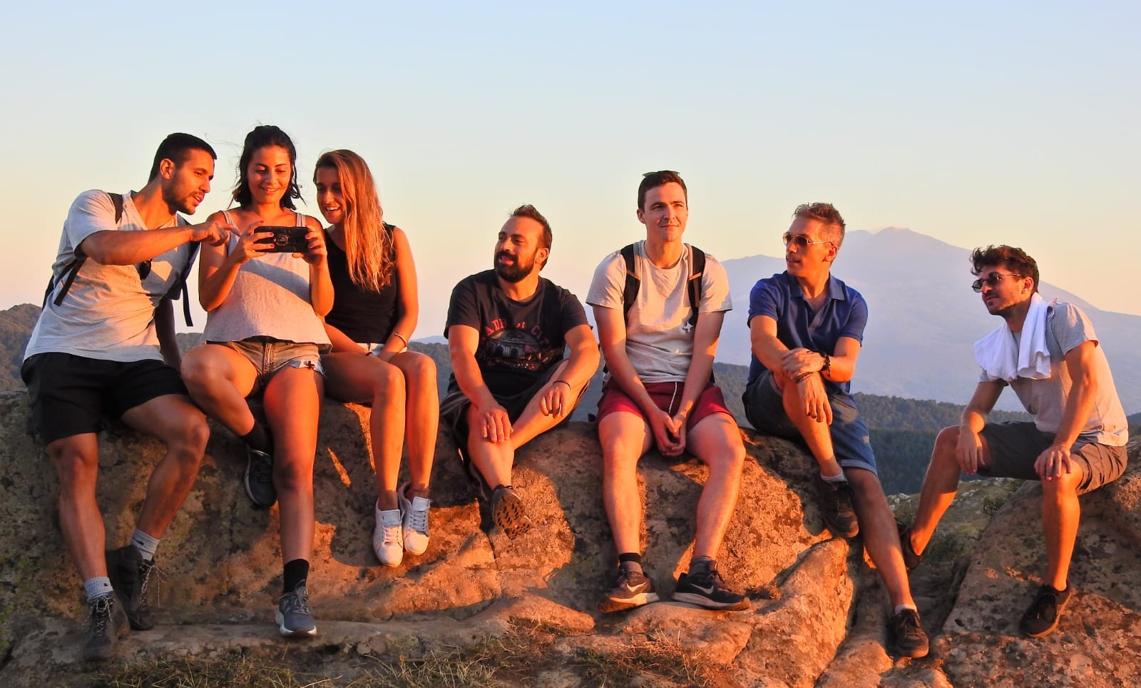 La felicità è reale solo quando è condivisa, e altre conclusioni a cui sono giunta di recente. La felicità è reale solo quando è condivisa, e altre conclusioni a cui sono giunta di recente.