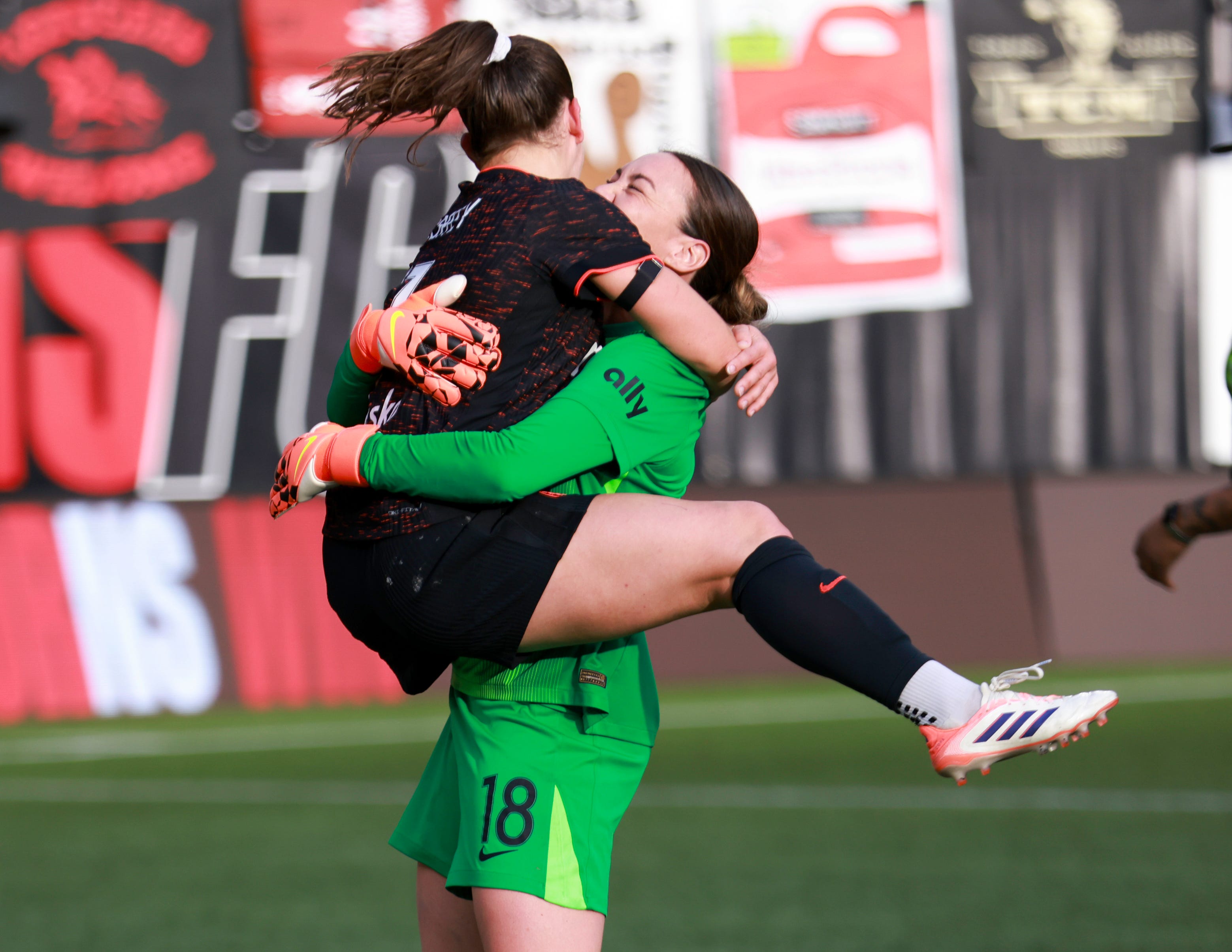 Stumptown Radio: NWSL Playoffs Edition - Portland Thorns headed to semifinals with 1-0 win over San Diego Wave, handball(?), awards talk, and Washington Spirit preview episode artwork