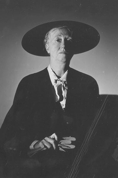 Marianne Moore's "No Swan So Fine"