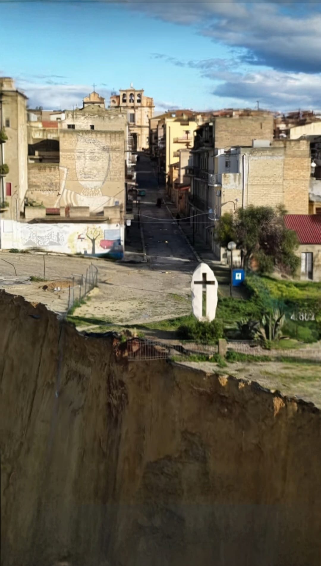 Cento milioni e poi si vedrà: come funziona davvero l’emergenza