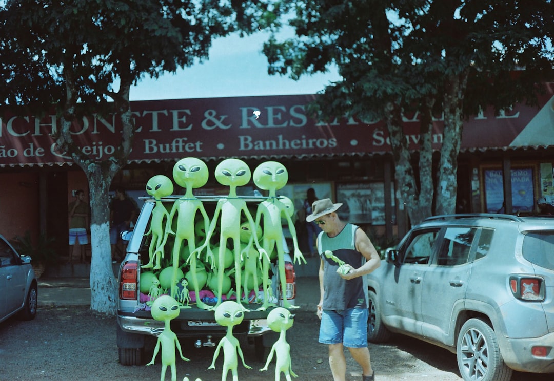 What imagining aliens can teach us about philosophy of science episode artwork