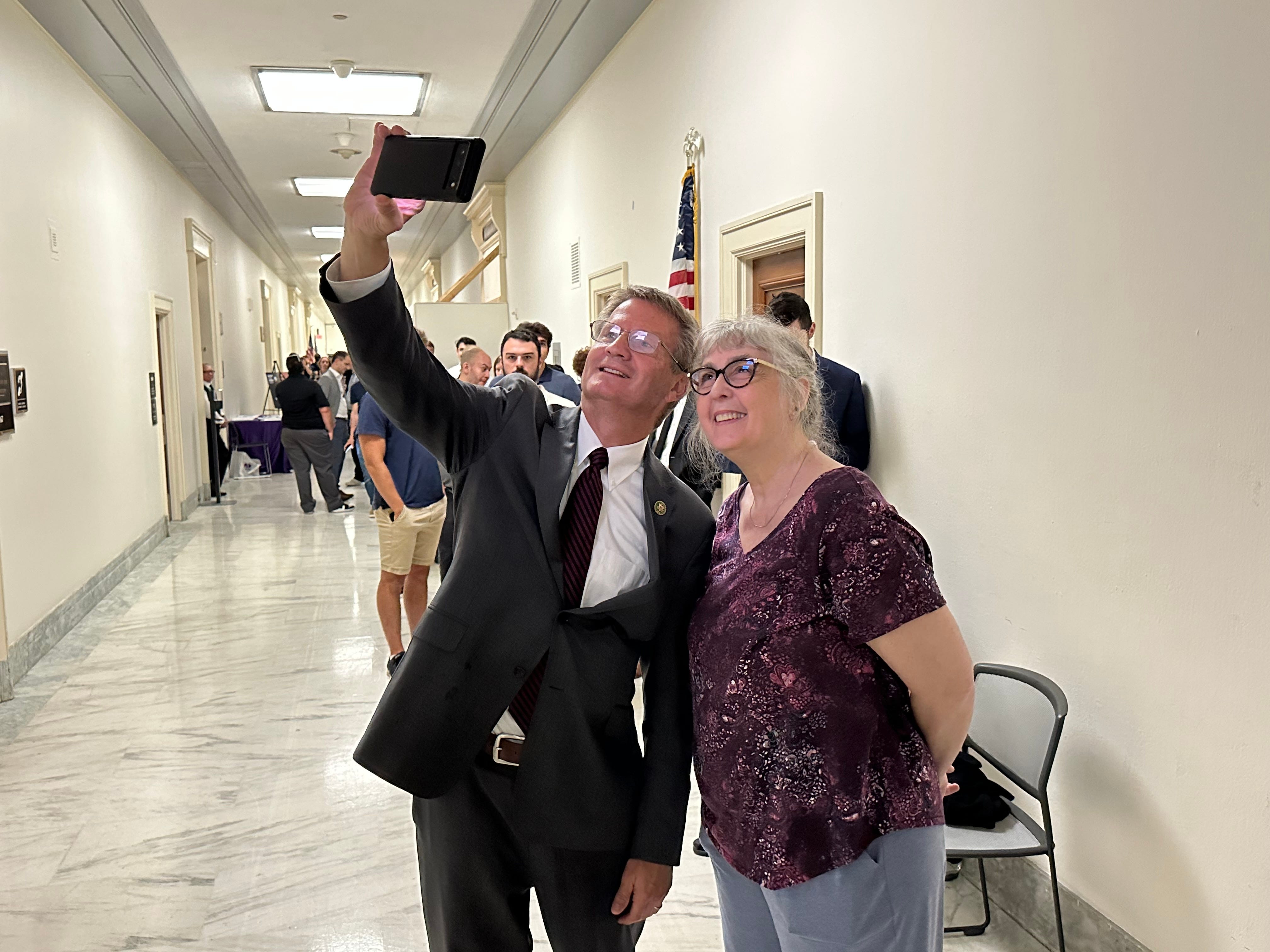 UFO politics — House v. Senate: Is it a coverup if senators fail to show up?  episode artwork