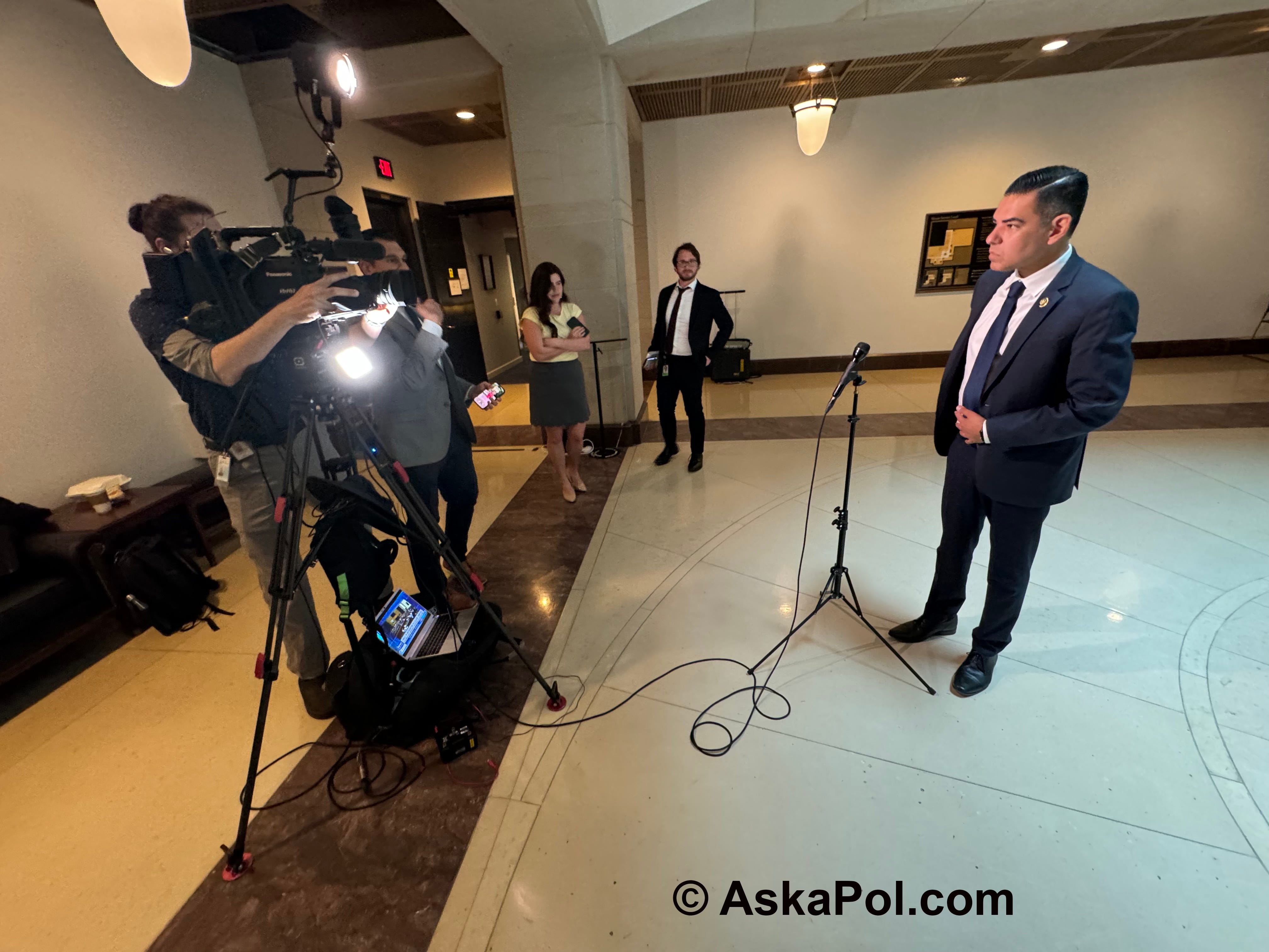 Garcia says SCIF briefing shone light on AARO's UAP recording process: "I feel like I understand so much more today than I ever did"  episode artwork