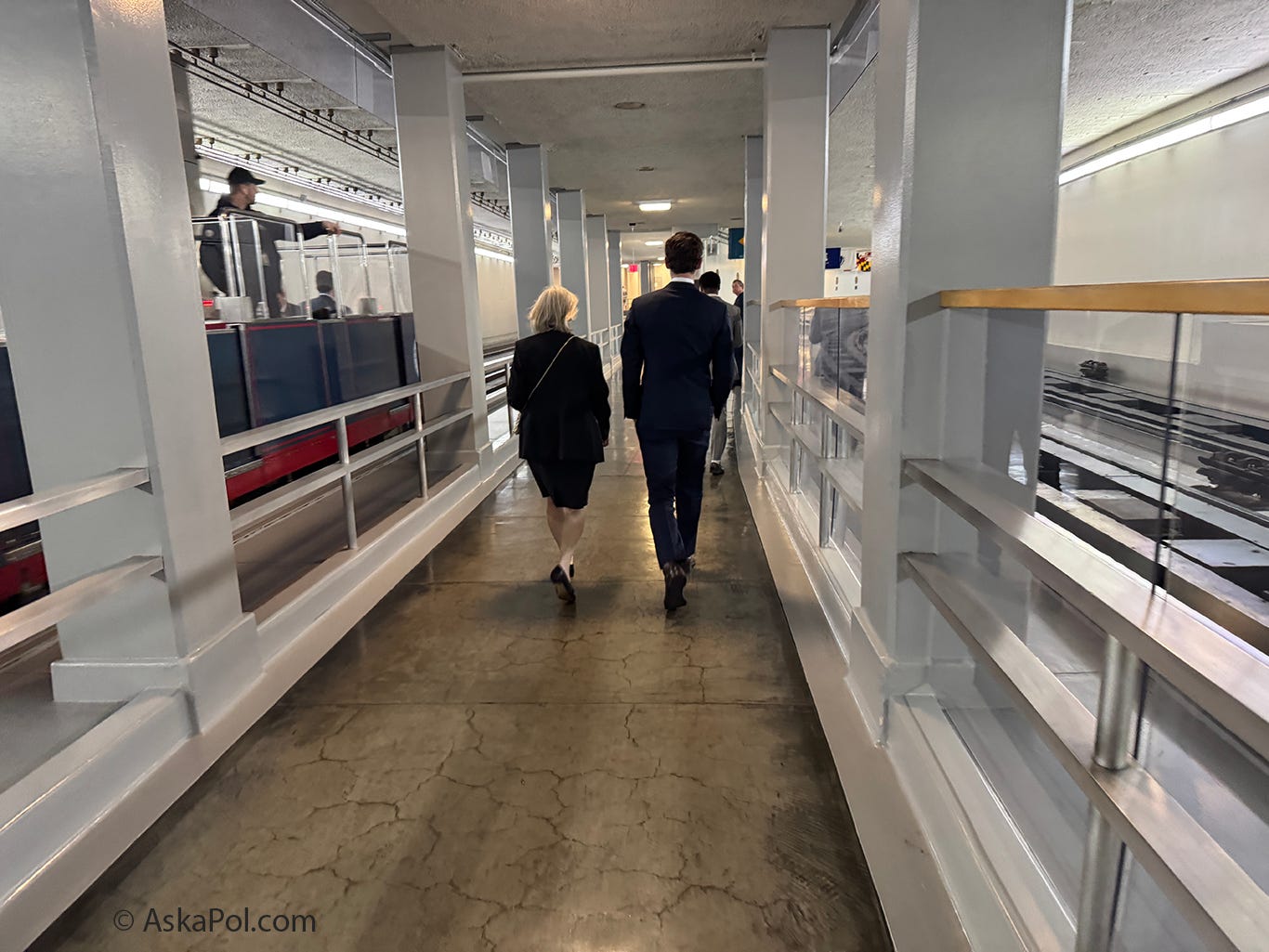 Sen. Gillibrand says Trump's White House clueless on NJ UAPs: "They don't know" episode artwork
