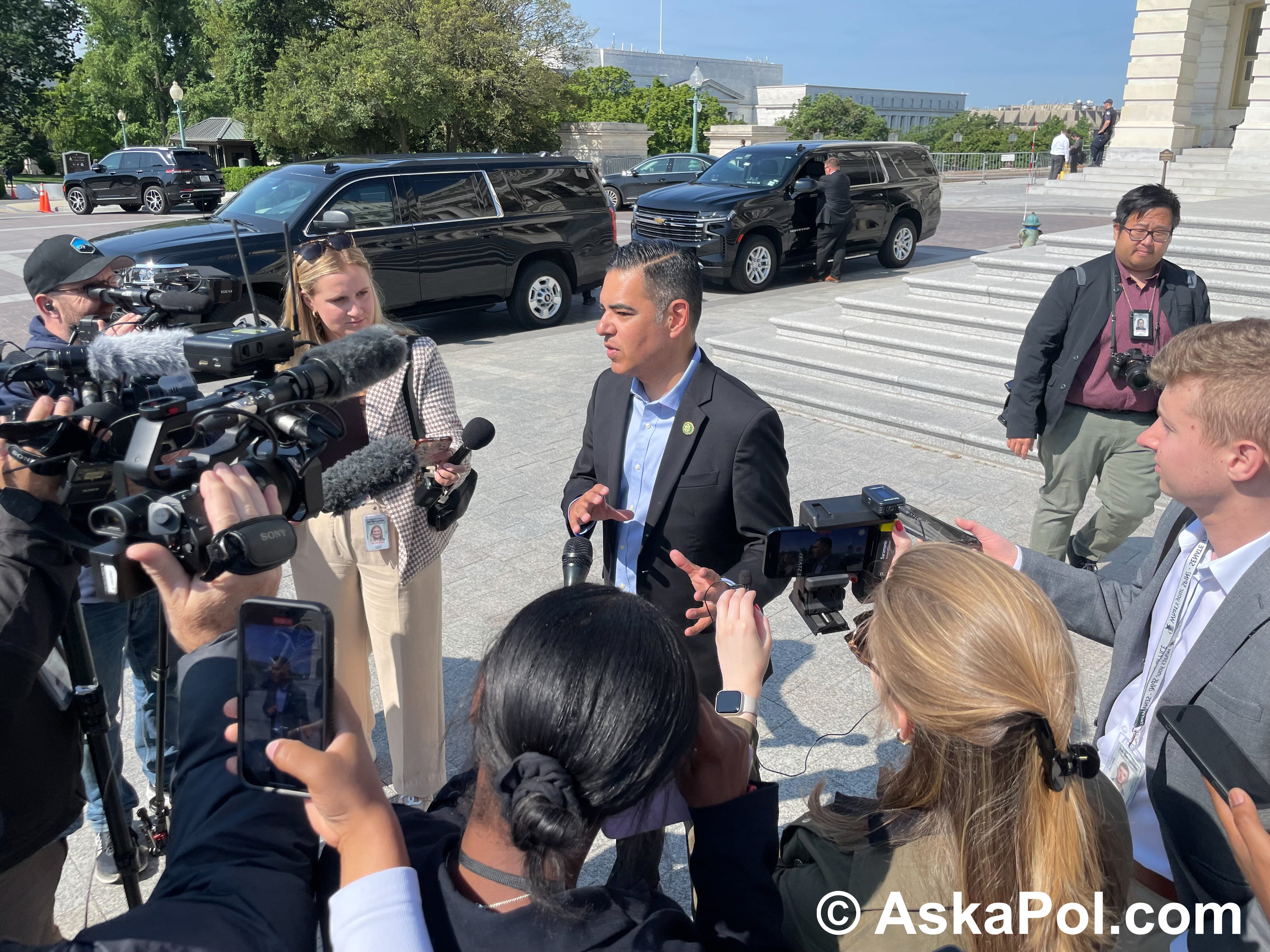 "Not sensing...as much interest" in UAPs from GOP, Oversight Ranking Member Garcia tells us episode artwork
