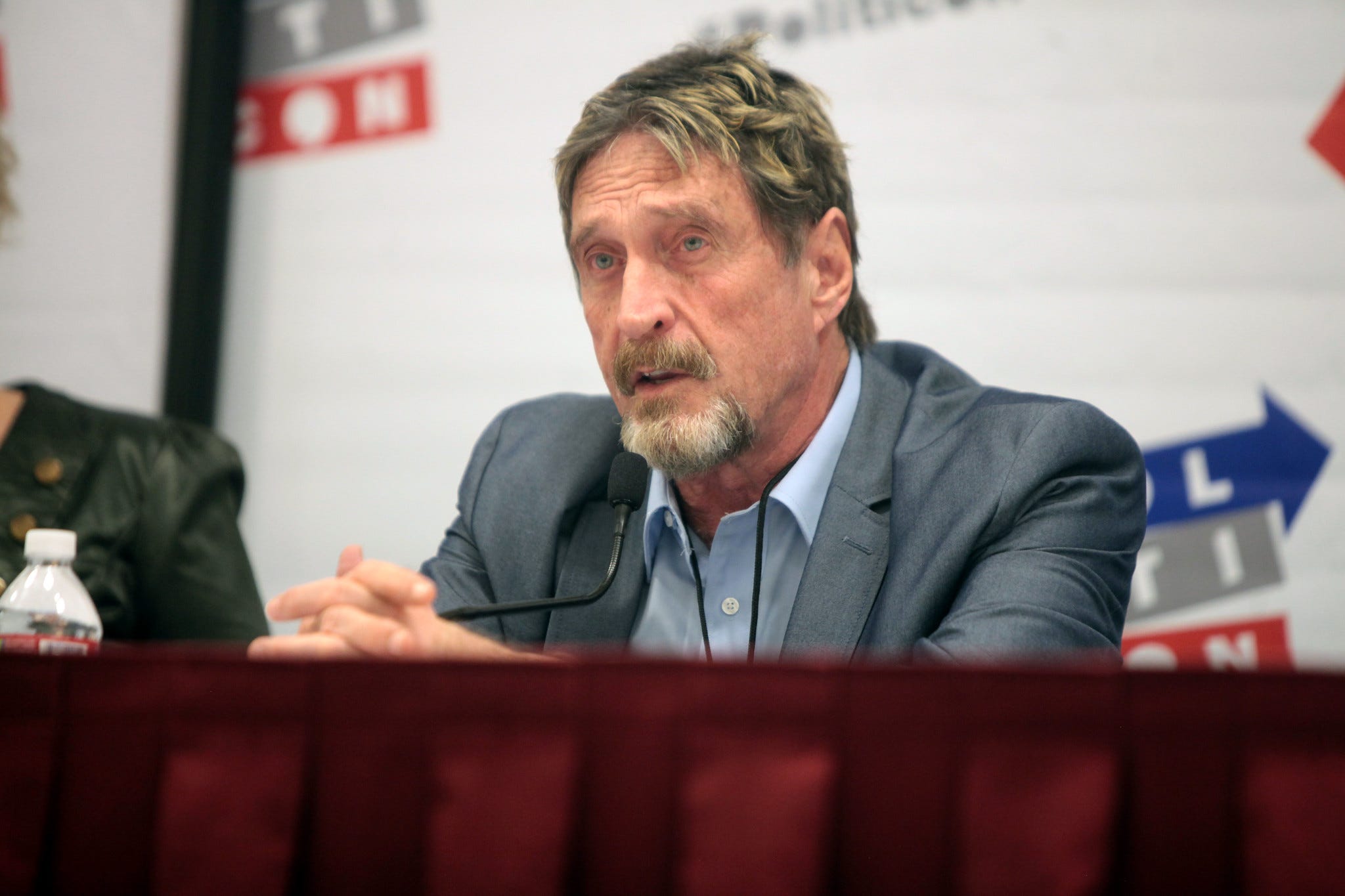 👾 La muerte de John McAfee en España desata nuevas teorías de la conspiración - podcast episode cover