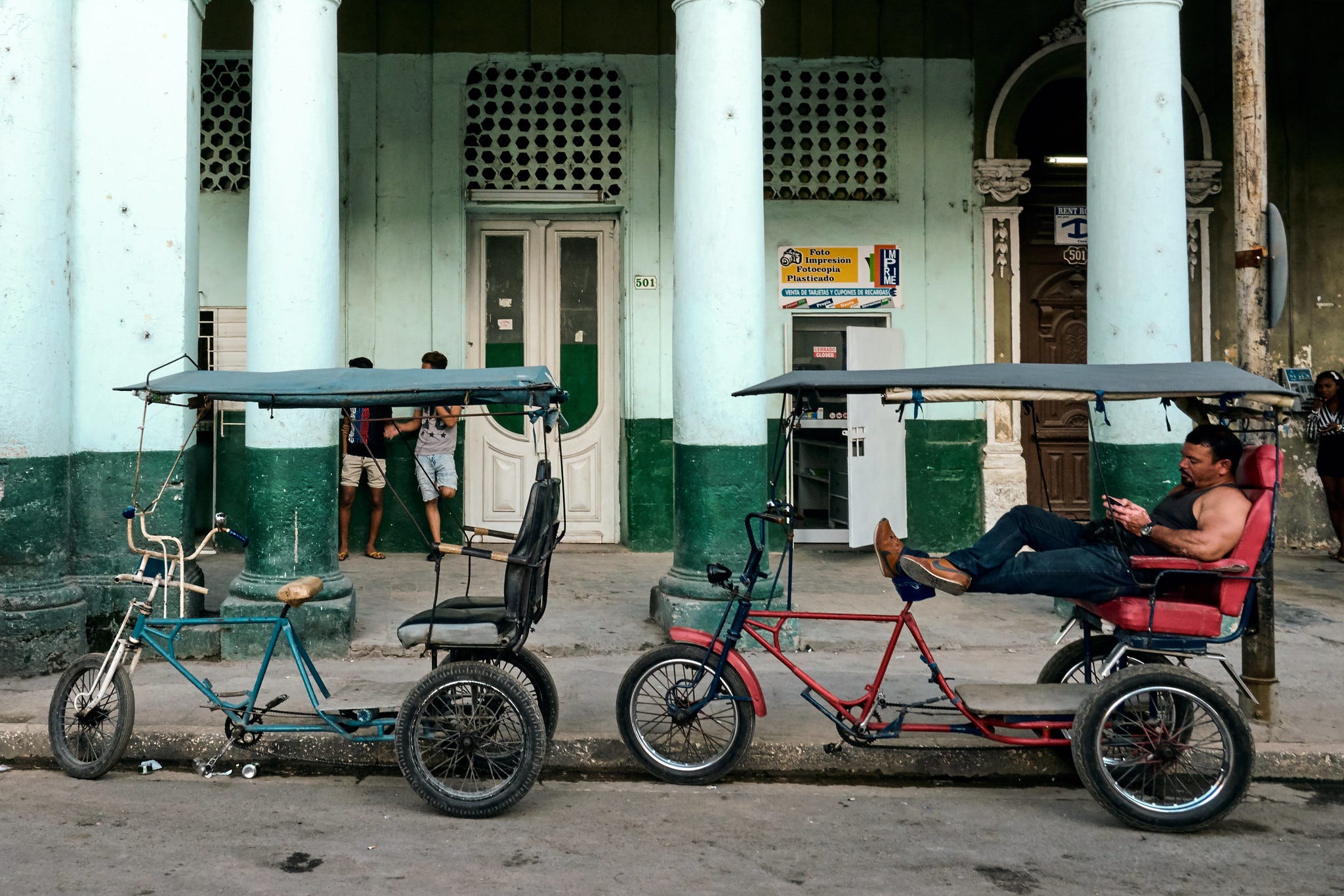 🇨🇺 Por qué Estados Unidos mantiene su bloqueo sobre Cuba (¿y qué pasa en NYC?) - podcast episode cover