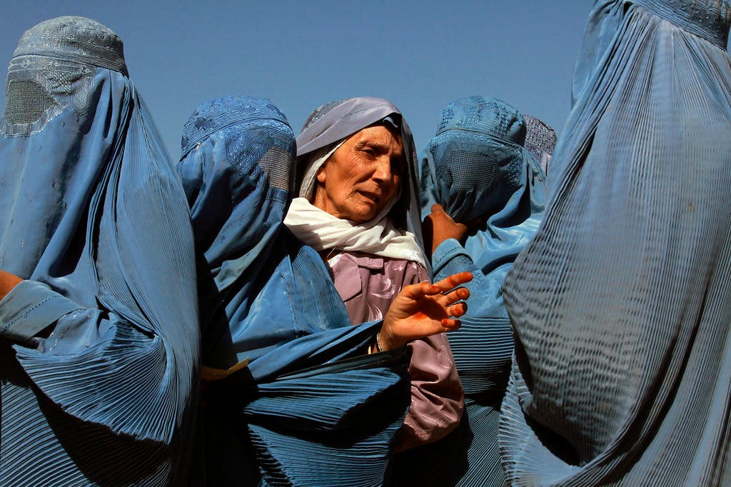 🇦🇫 Este es el futuro que podría esperarle a las mujeres en un Afganistán talibán - podcast episode cover