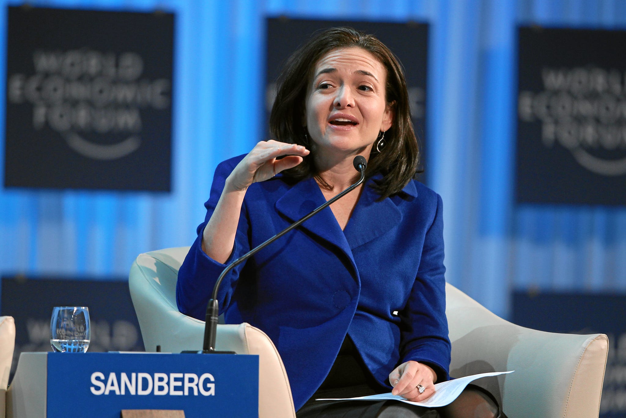 👋 Sheryl Sandberg abandona Meta - podcast episode cover