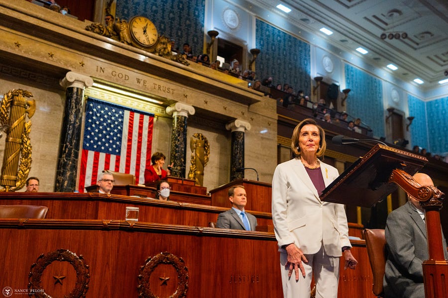 🏛️ El adiós de Nancy Pelosi - podcast episode cover