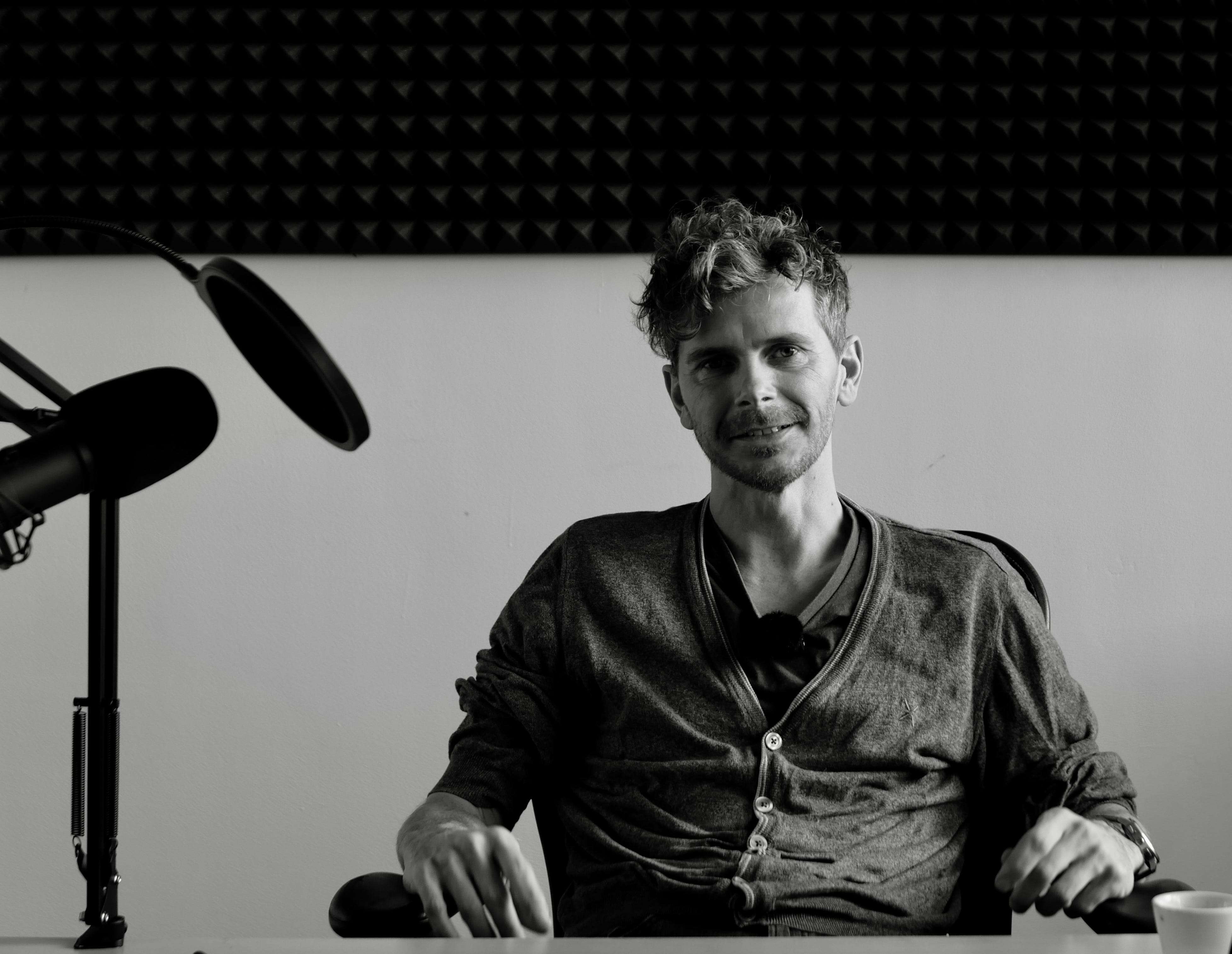 AUDIO: Každý člověk, který nashromáždil velký majetek, je zajímavý. Ale často má už to nejzajímavější za sebou, říká novinář Jan Müller (209) episode artwork