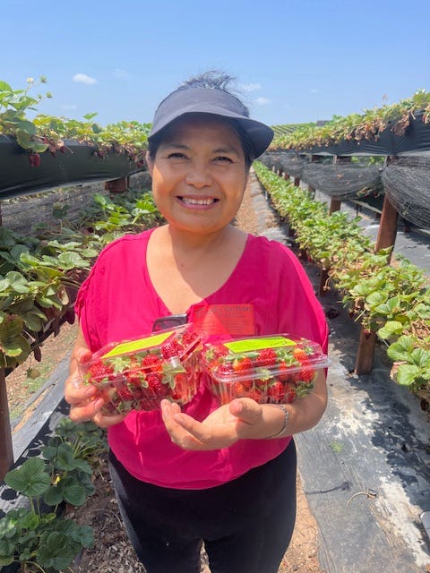 HISTORIAS DE MAMÁ: Lucero y Lourdes HISTORIAS DE MAMÁ: Lucero y Lourdes