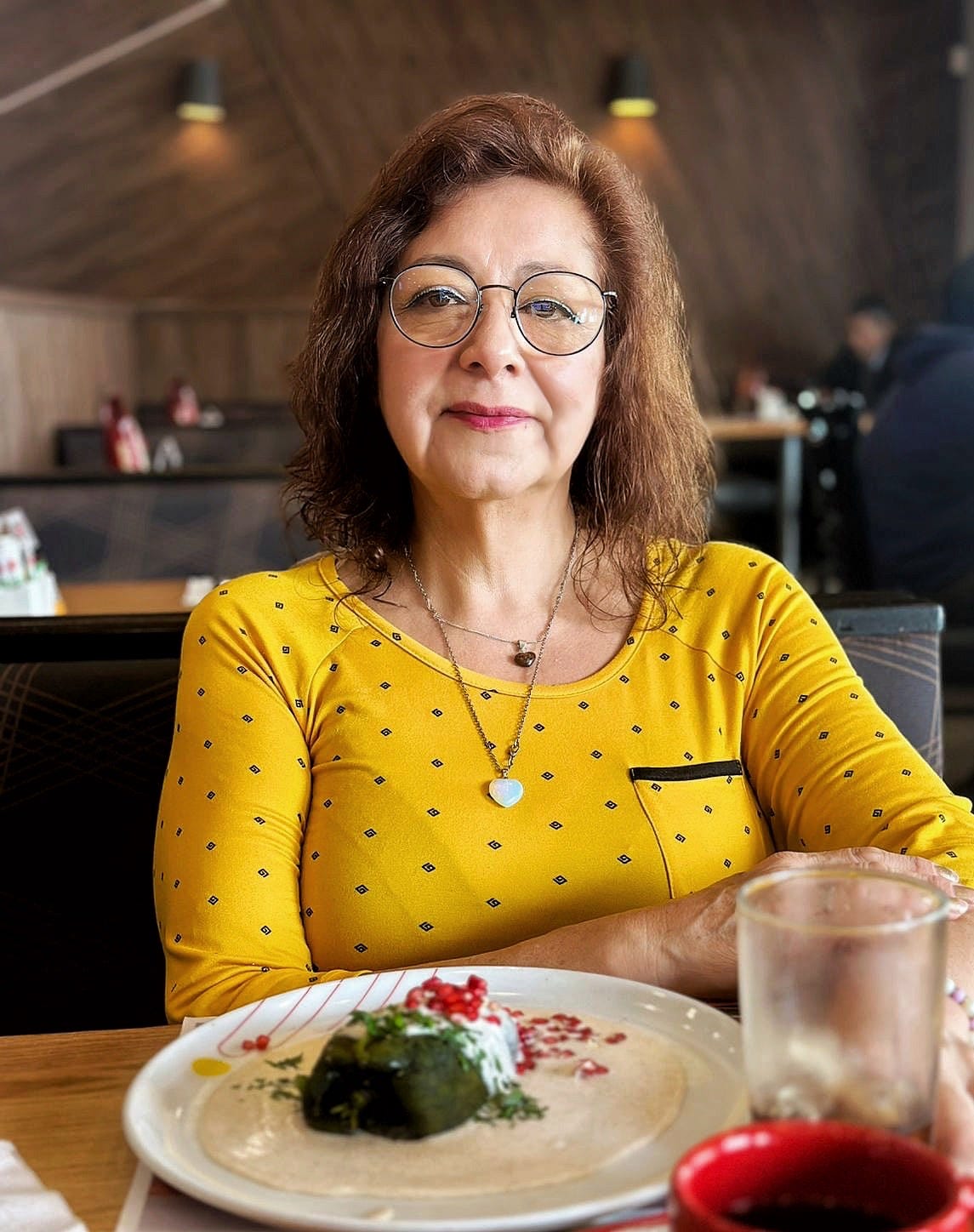 HISTORIAS DE MAMÁ: Rebeca y Claudia HISTORIAS DE MAMÁ: Rebeca y Claudia