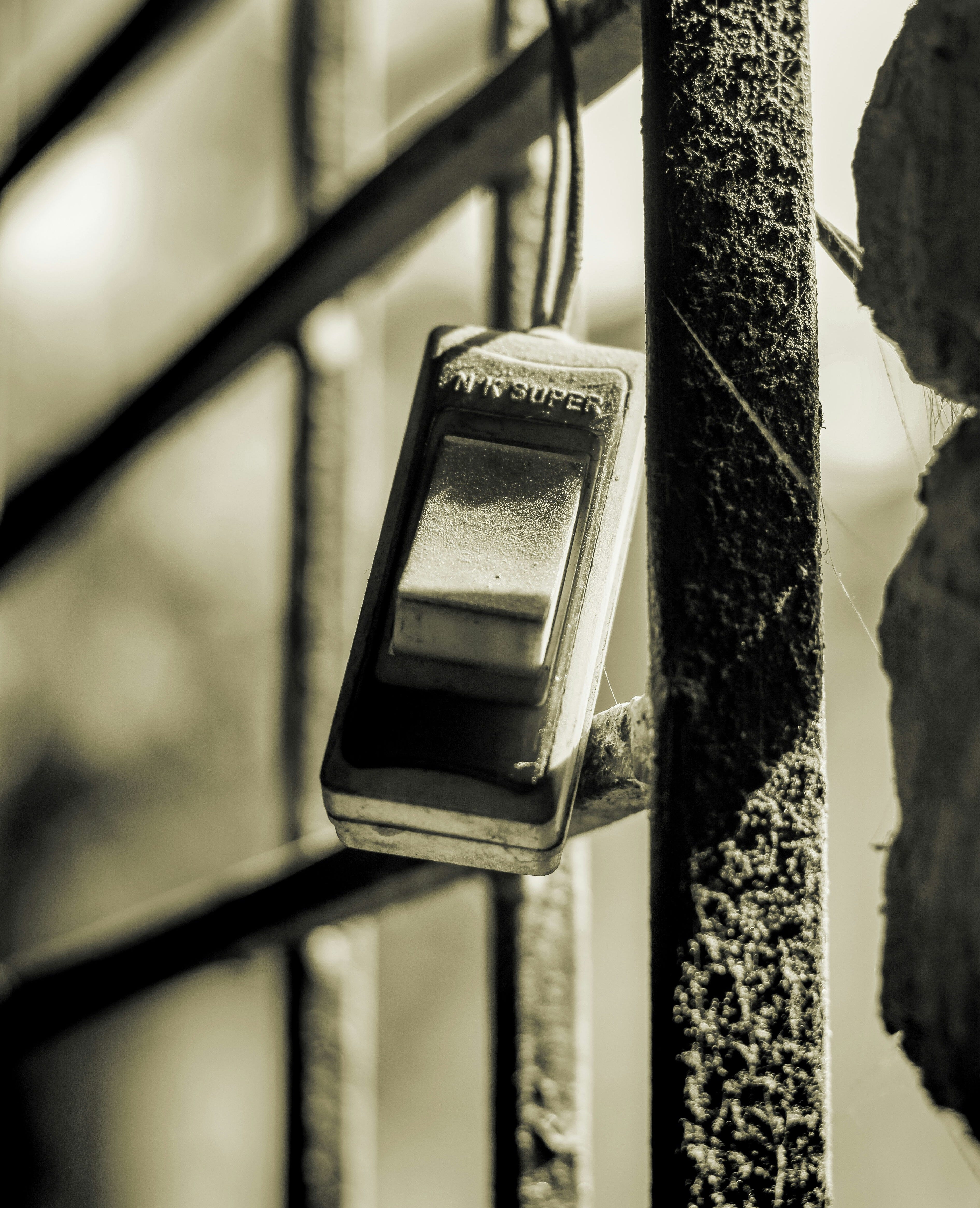 조심하라, 스위치를 만지지 마라 - Beware, Don’t Touch the Switch