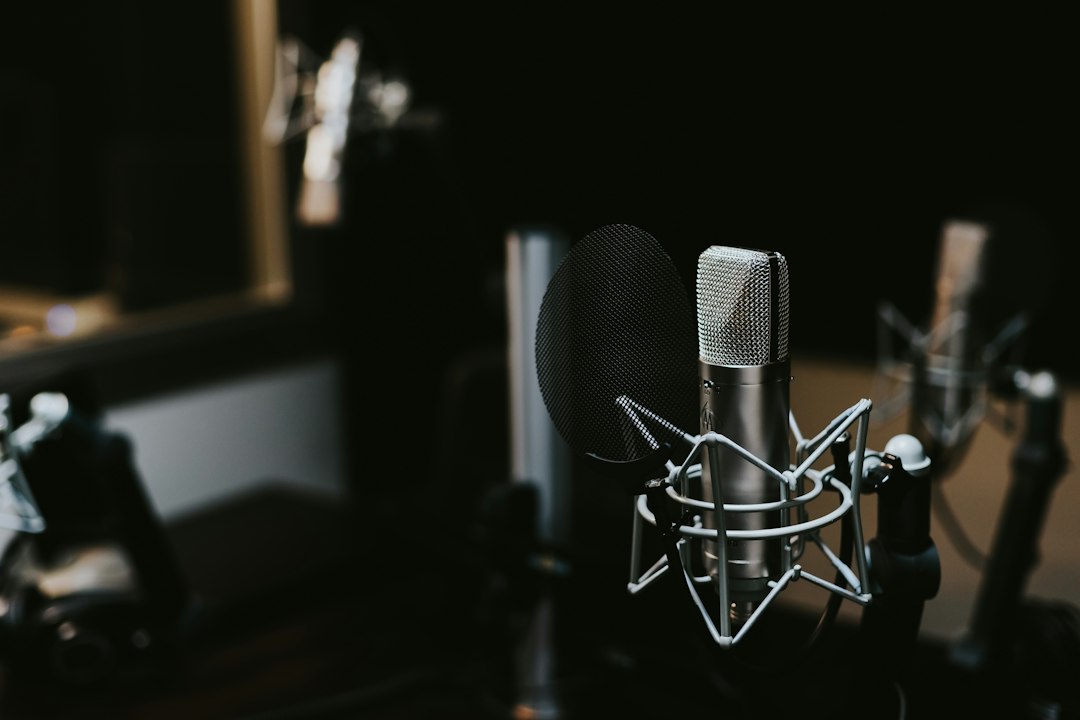 Do podcast listeners actually prefer synthetic voices to human ones? episode artwork