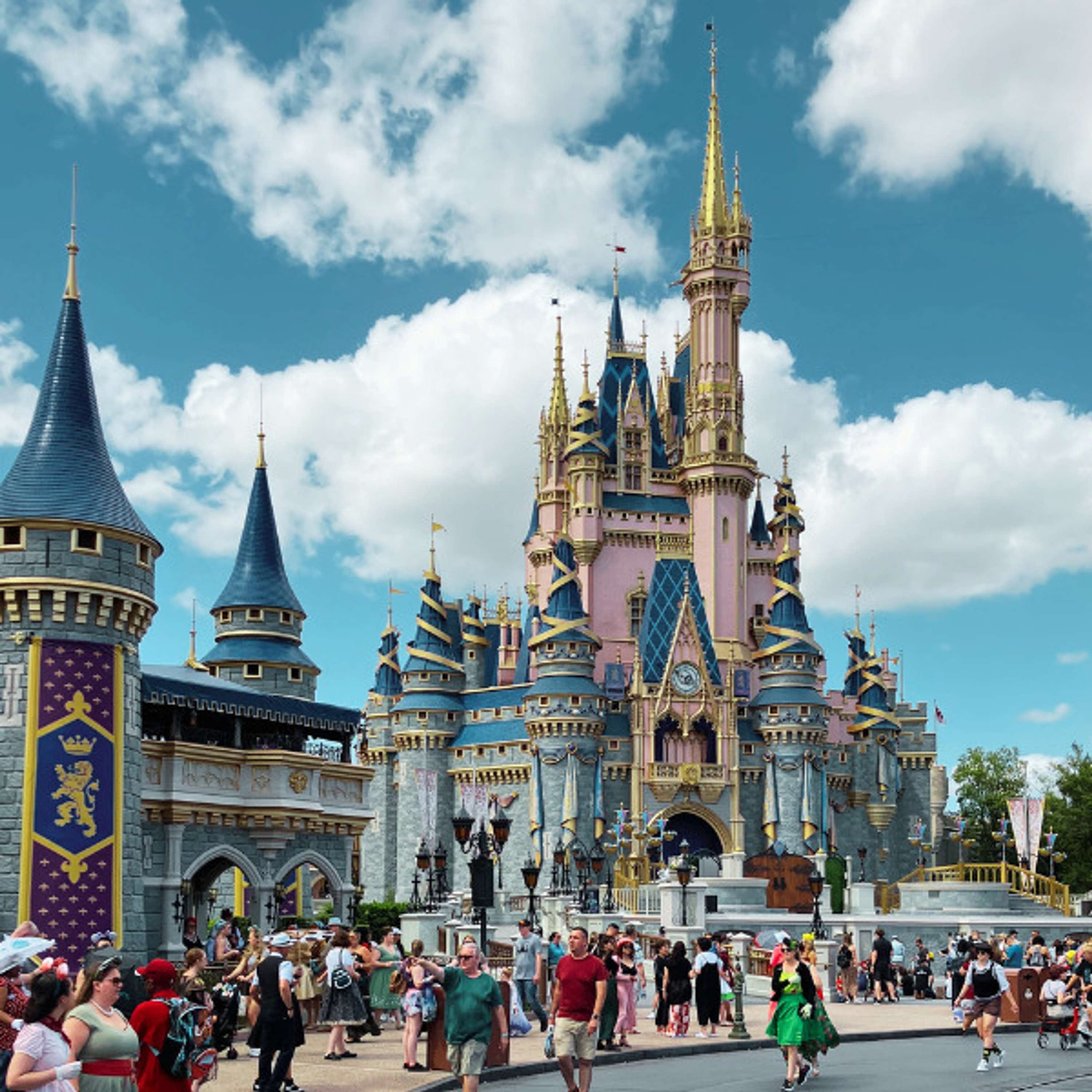 130 | Using Travel Rewards vs Discounts to Save as Much as Possible on Your Disney Vacation episode artwork