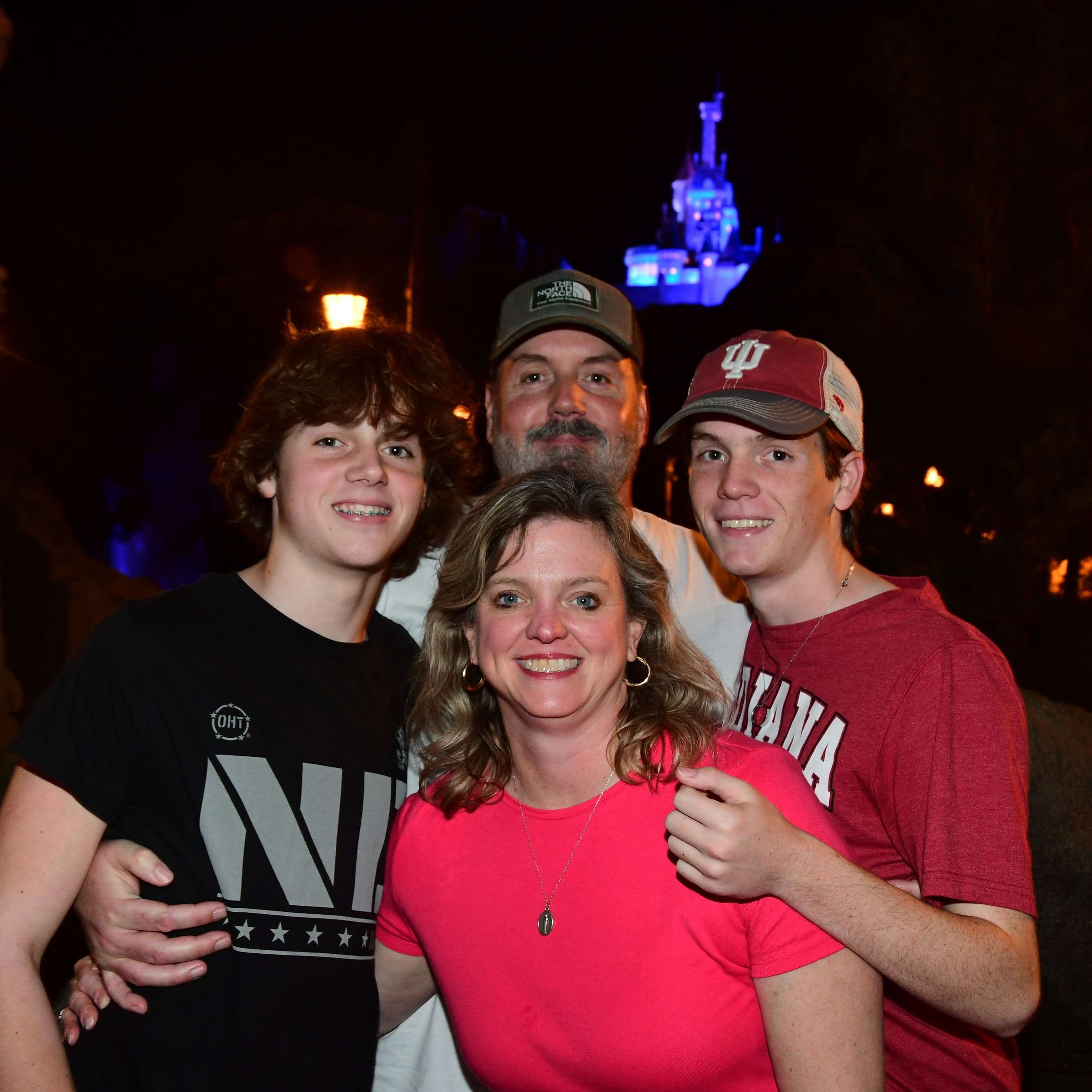89 | Disney World at Thanksgiving Trip Recap: Disney Vacation Club, Space 220, Genie+ and More! episode artwork