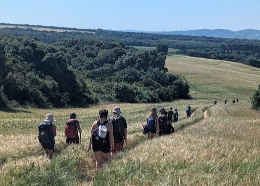 Cinco días con los peregrinos en el Camino de Santiago: por qué van, por qué no les importa sufrir, por qué se emocionan y lloran episode artwork