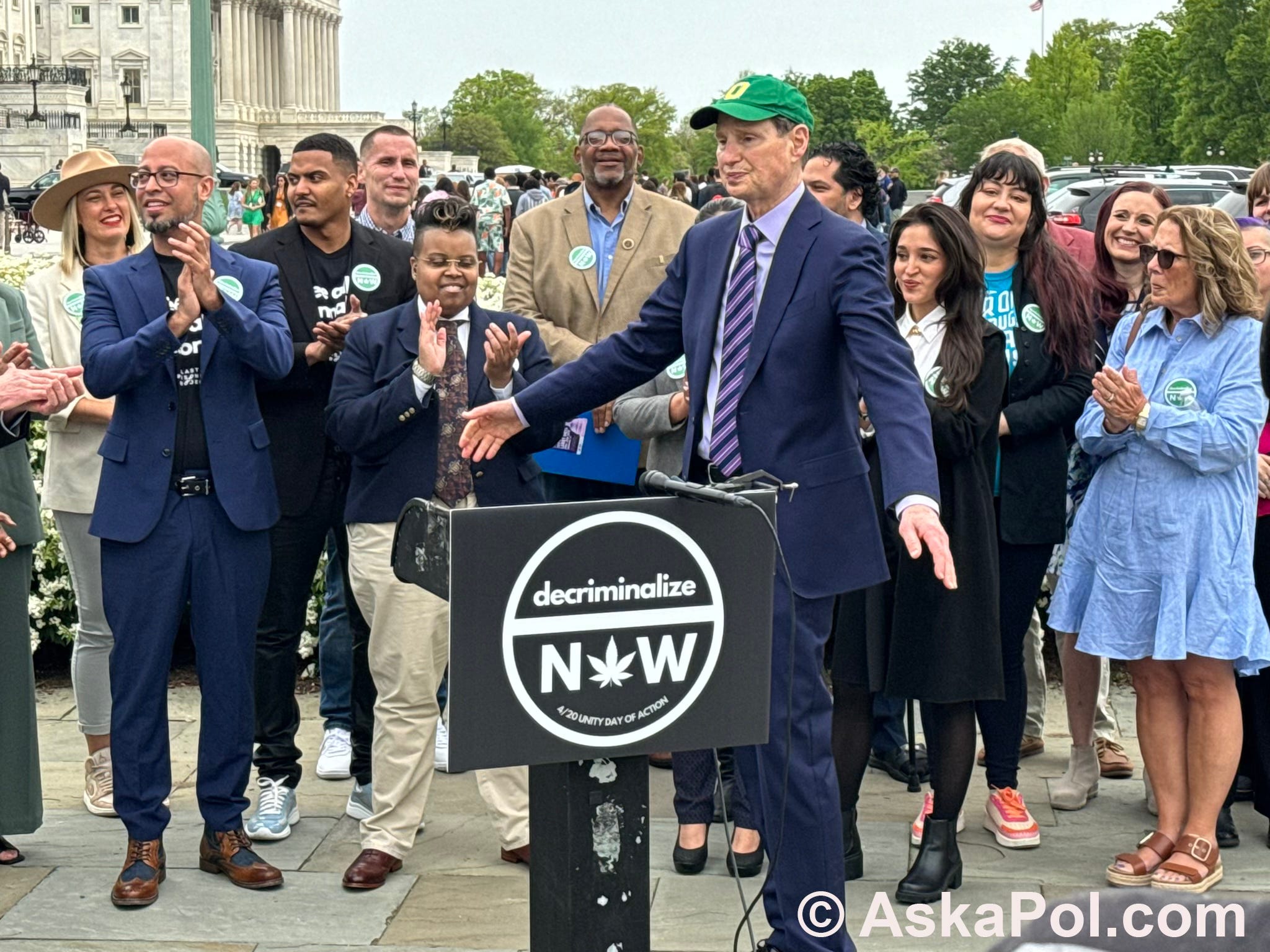Unlike Andy Harris' hemp bill, Sen. Wyden claims "most balanced" framework around episode artwork
