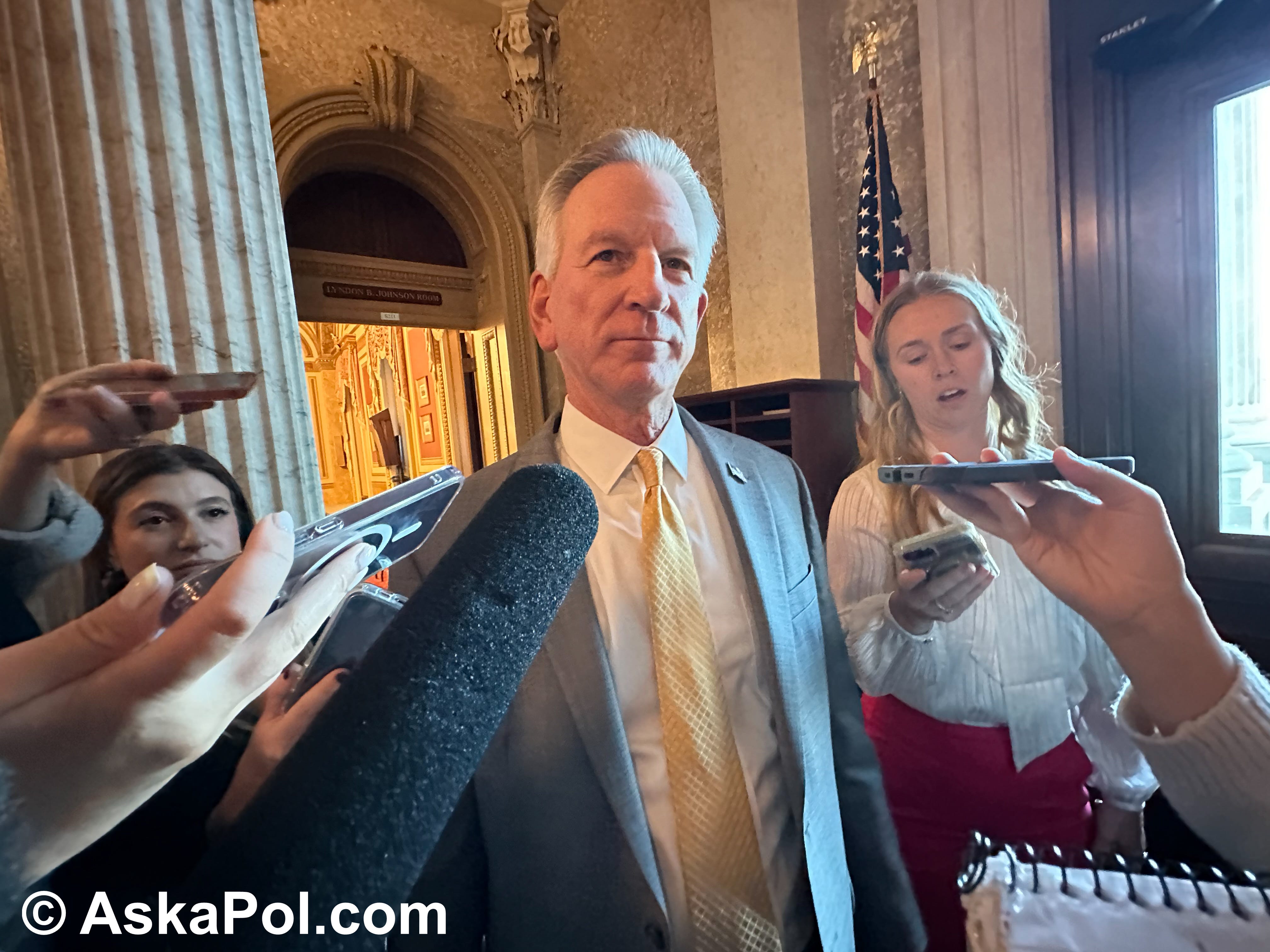 "I’d love to own that,” Sen. Tuberville wants Trump to put him in charge of "pigsty" DC episode artwork