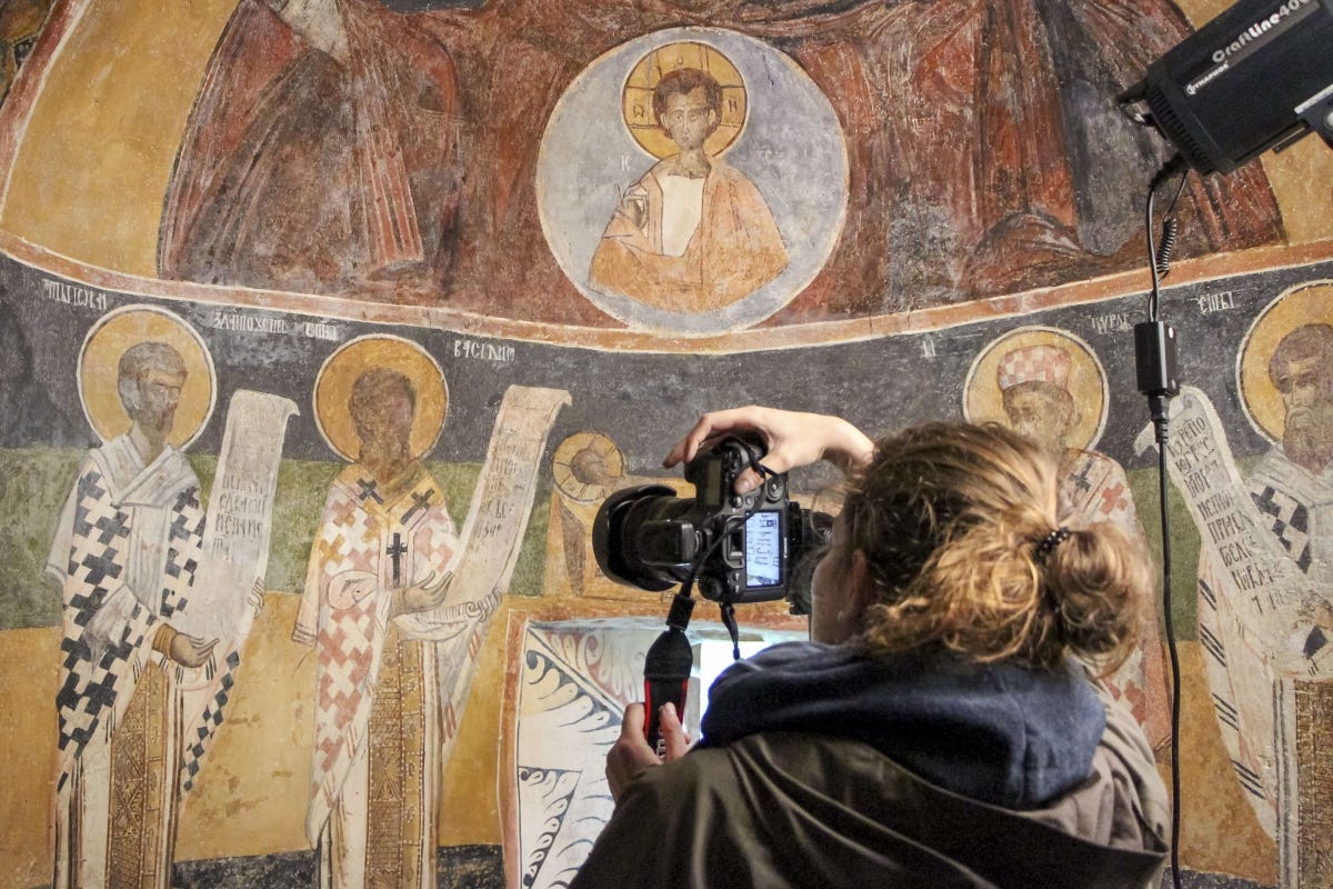 ЕП 25 • Ловци на фрески