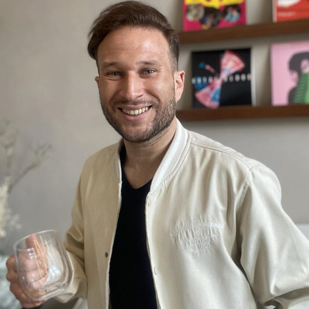 Embracing AI in Marketing: Insights from Marketing Artist Oscar Pinzon Marrufo episode artwork