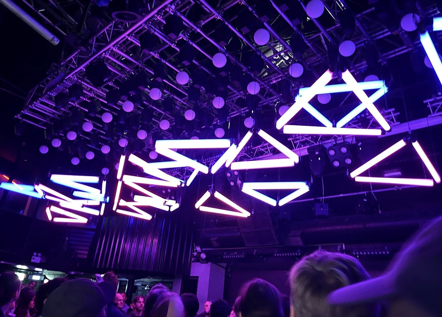 Club Vibes: The Hottest Trend of Summer 2026 is a Vibe Club (and we’re hosting one.)