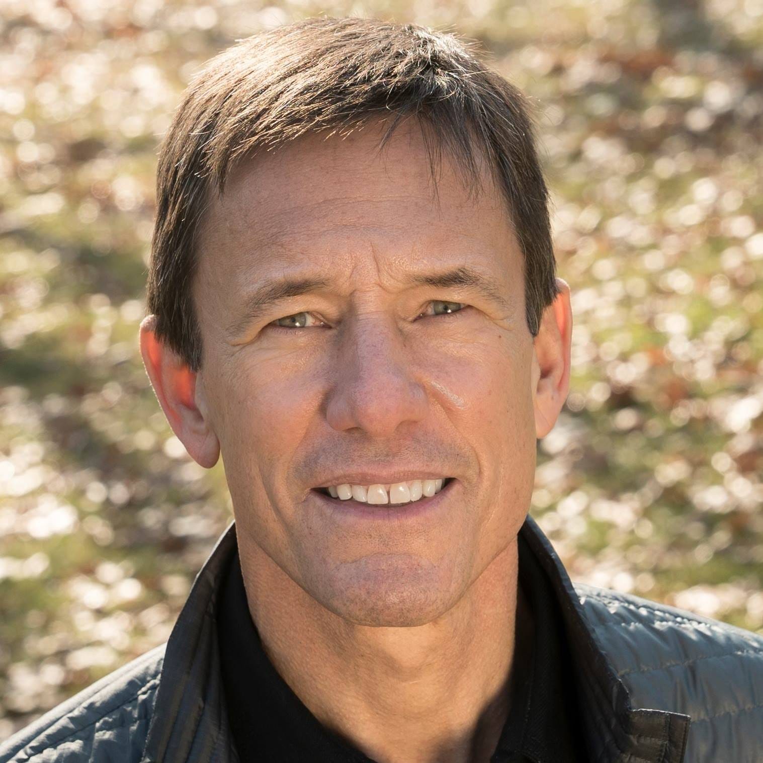 This Author, Banker and Environmentalist Leverages Teamwork for Impact episode artwork