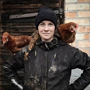 SWE #45 Camilla Stark Elsarbo gård - Ägg, kor och återhämtning: så bygger Camilla jord för framtiden