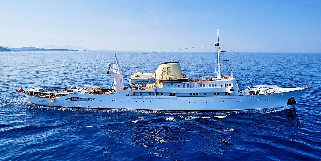 Sunday Audio: The Busboy Who Almost Conned the Greek Government Out of a Famous Yacht episode artwork