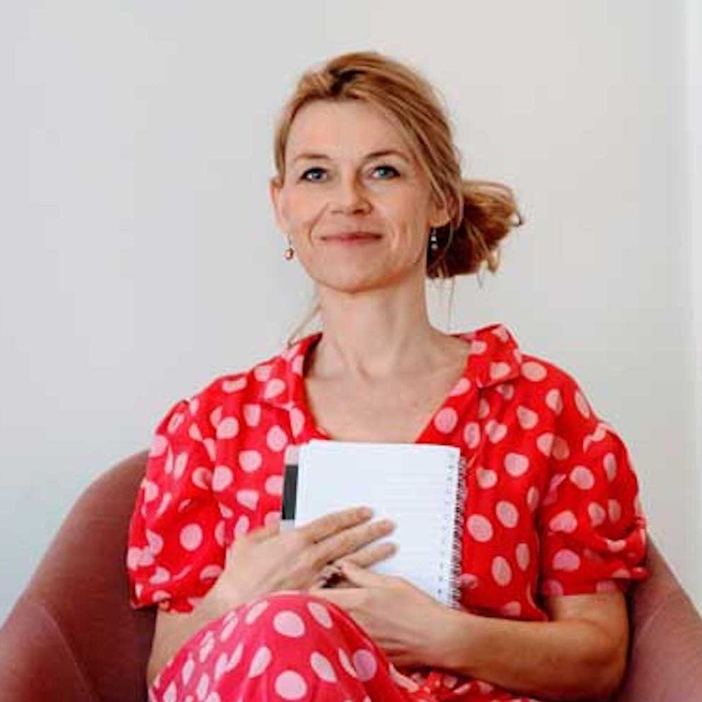 56: Lyserøde luftkasteller - forelskelse og fantasier i relationer og dating - Med Sara Skaarup