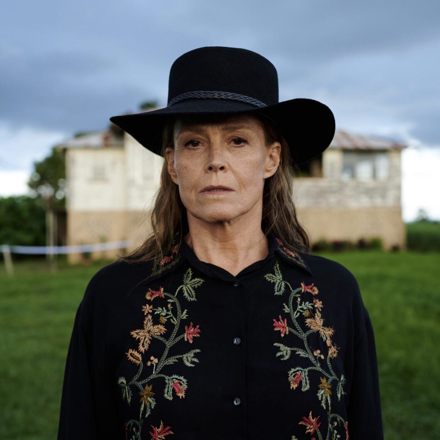 Miniserie mit Sigourney Weaver: Ein Bilderrausch aus Gewalt und Poesie episode artwork