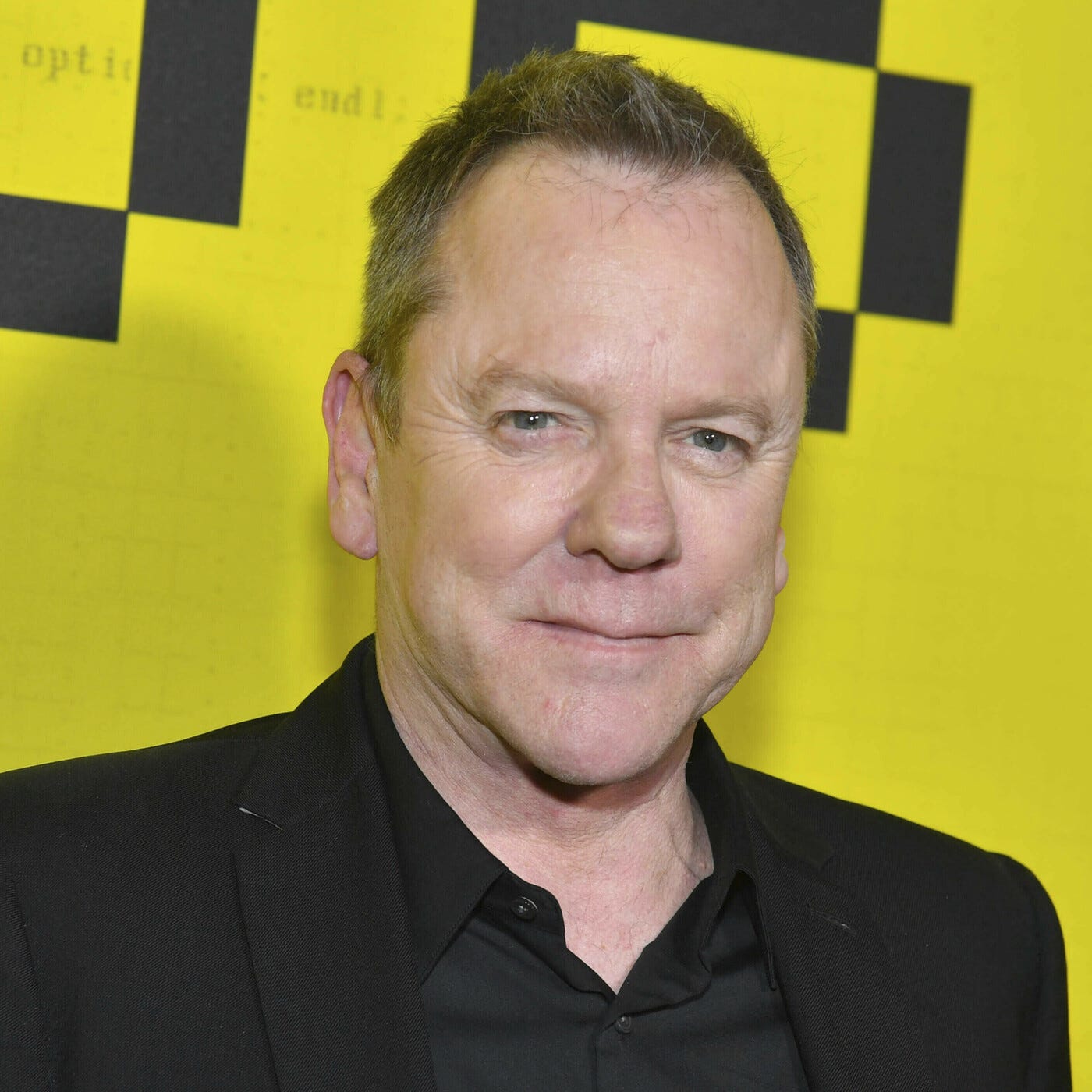Neue Thriller-Crime-Serie: Kiefer Sutherland gefangen im "Rabbit Hole" episode artwork