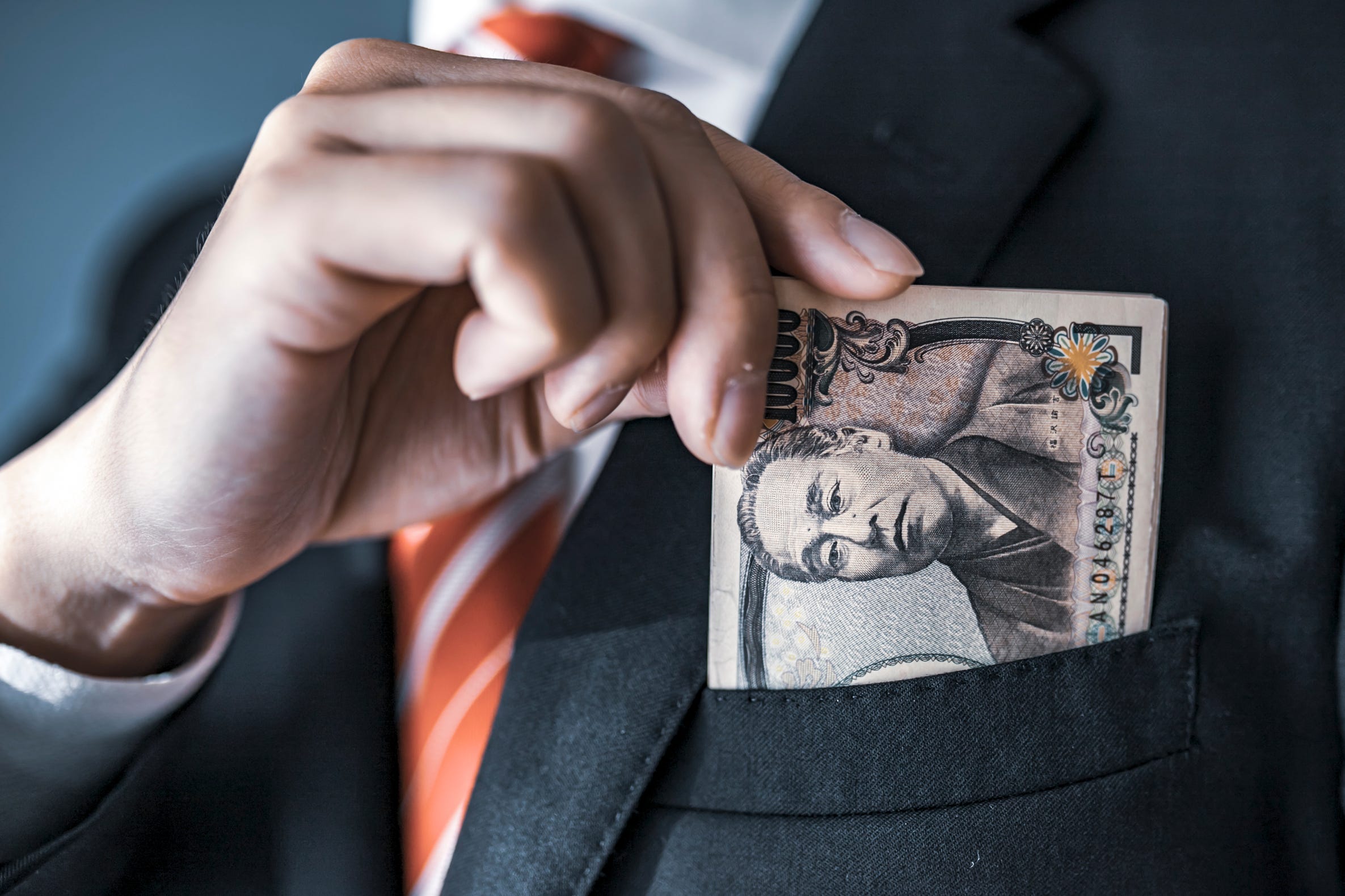 Capital Flows and Asset Markets