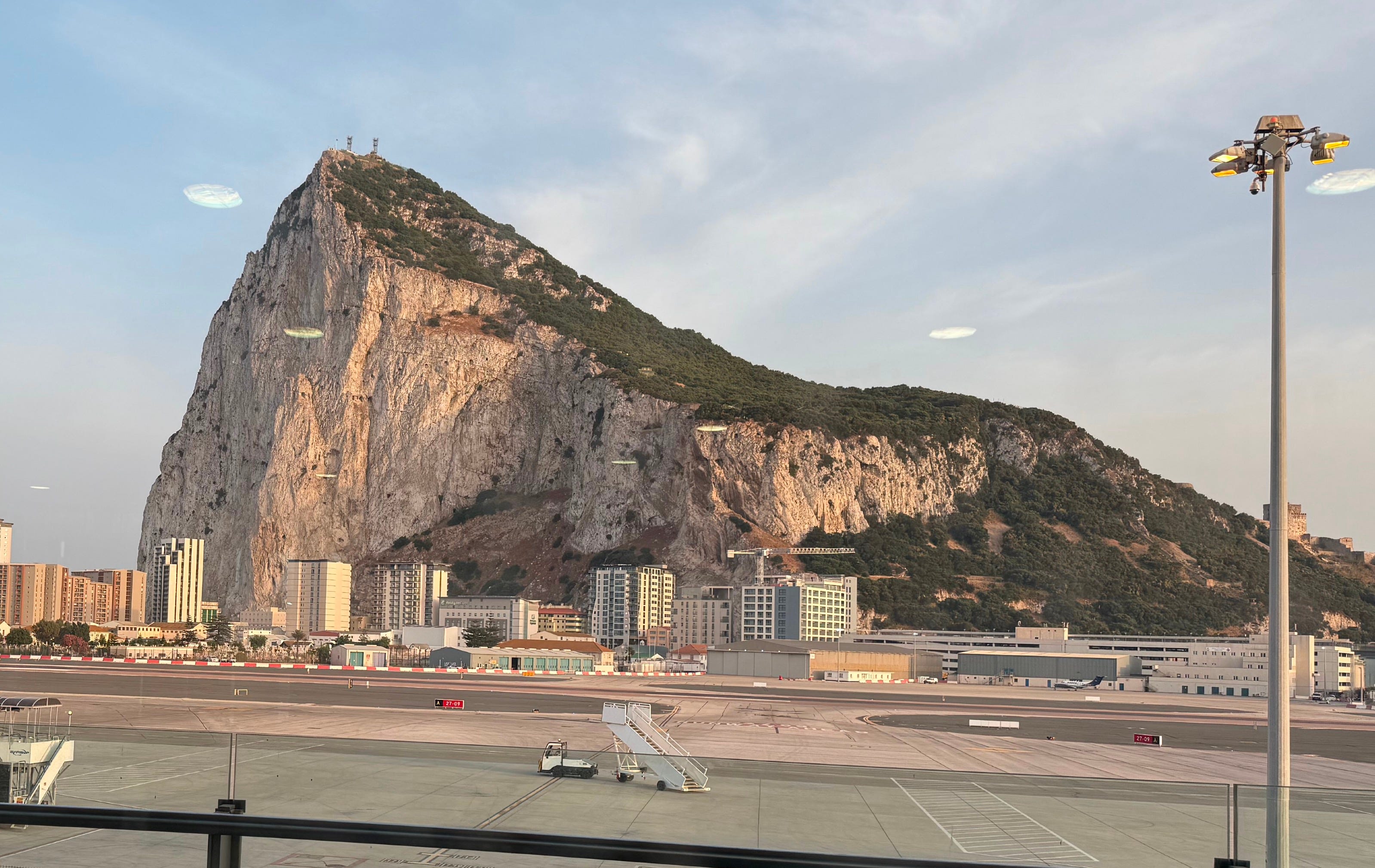 Will former King Juan Carlos return finally to Spain? As the UK-EU Gibraltar Agreement unfolds, what are the pitfalls that could lie ahead? episode artwork