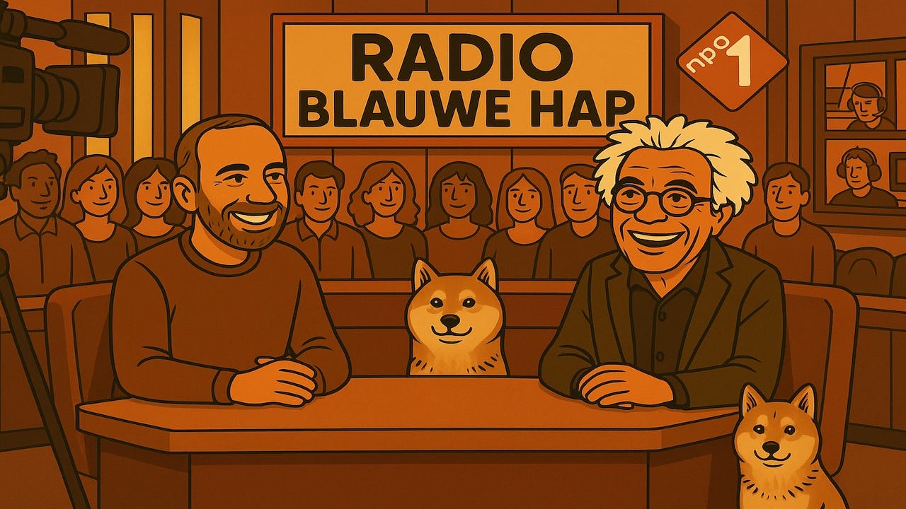Robo & Rolo staan met de rug tegen de muur - Radio Blauwe Hap #21