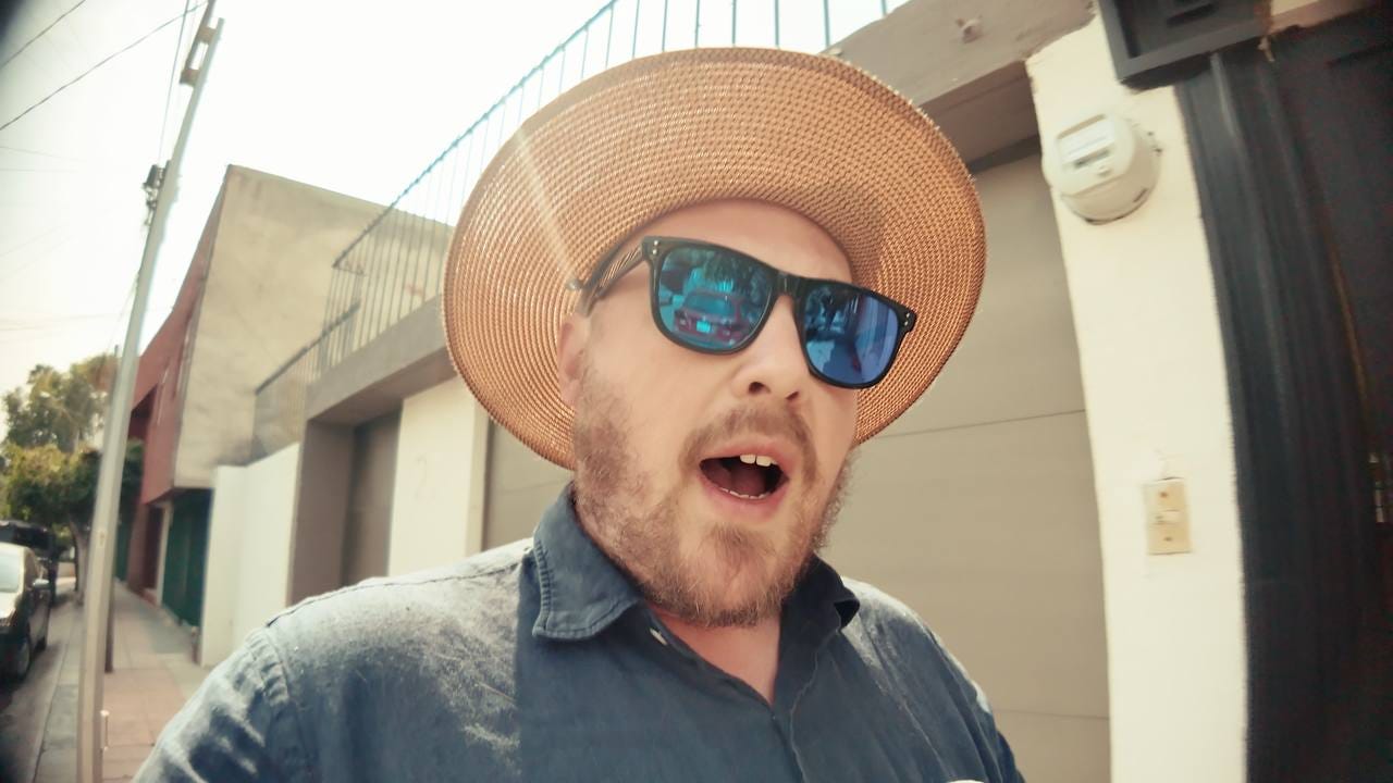 Why I Left the US for Mexico (And Never Looked Back) episode artwork