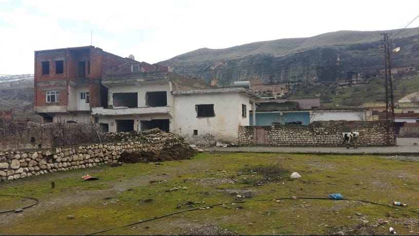Forgotten places and the field of memory
