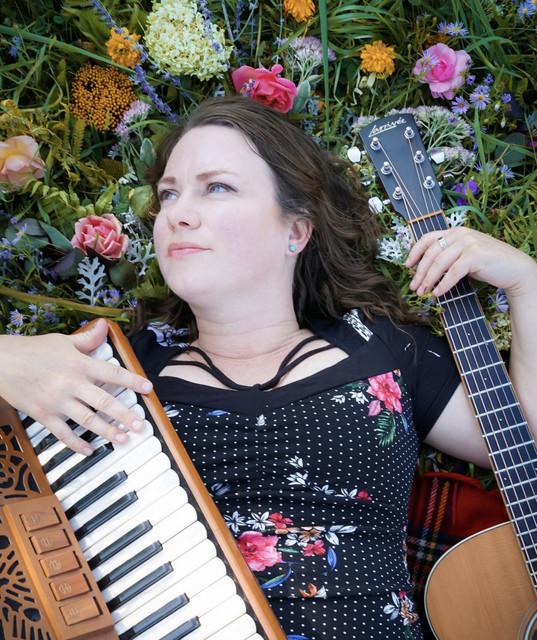 Episode 384 - Interview with Mary Beth Carty (Musician) episode artwork
