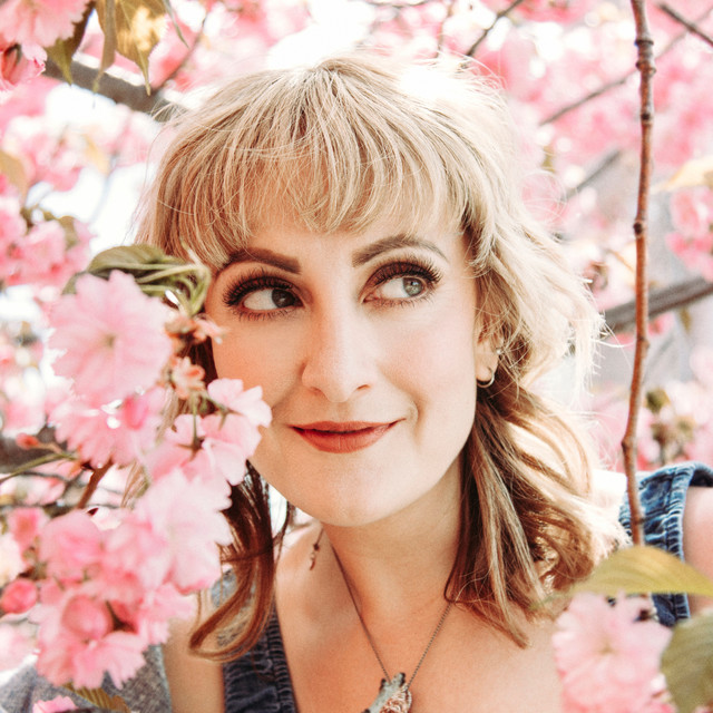 Episode 496 - Interview with Angela Saini (Musician) episode artwork