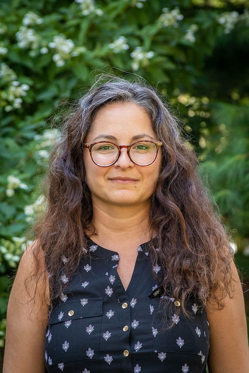Etya Amsalem, Penn State University - The Workers Behind the Throne