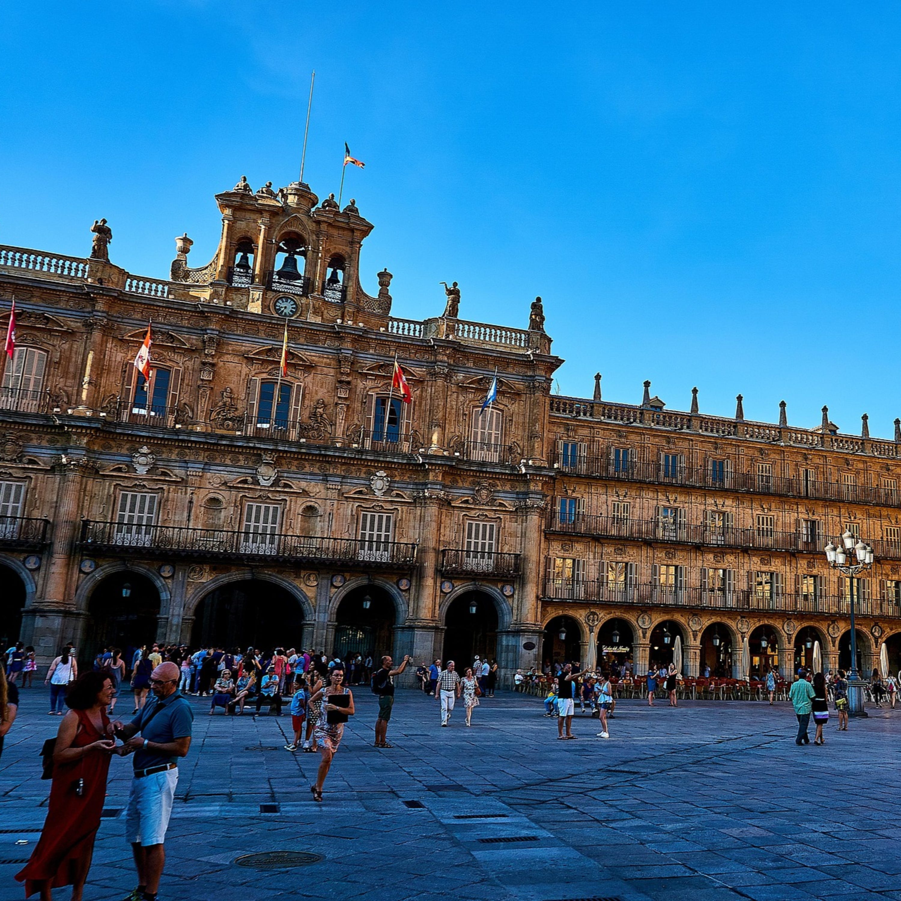 Capítulo 84 - SALAMANCA con JORGE 🫂 - Audios Reales 🎙️, Fiestas Indecorosas 🥳 y Universidad 👩🎓 - C1 C2 - Descubriendo España 18 🇪🇦