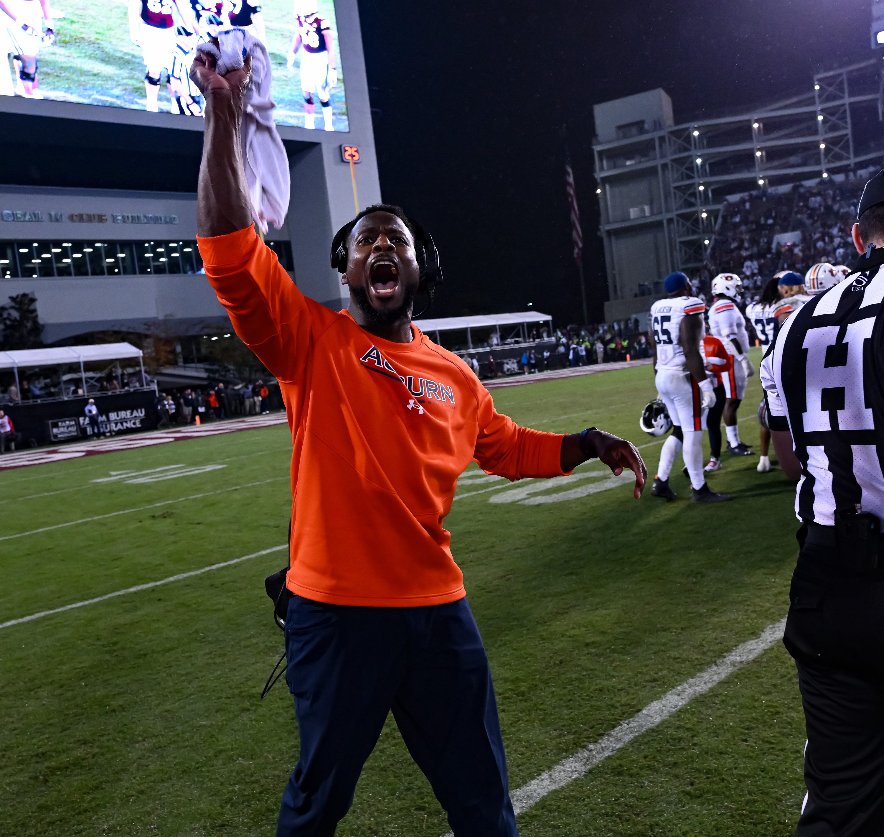 Episode 227: Vibe Shift [Mississippi State FB Review + George Mason BB Preview]