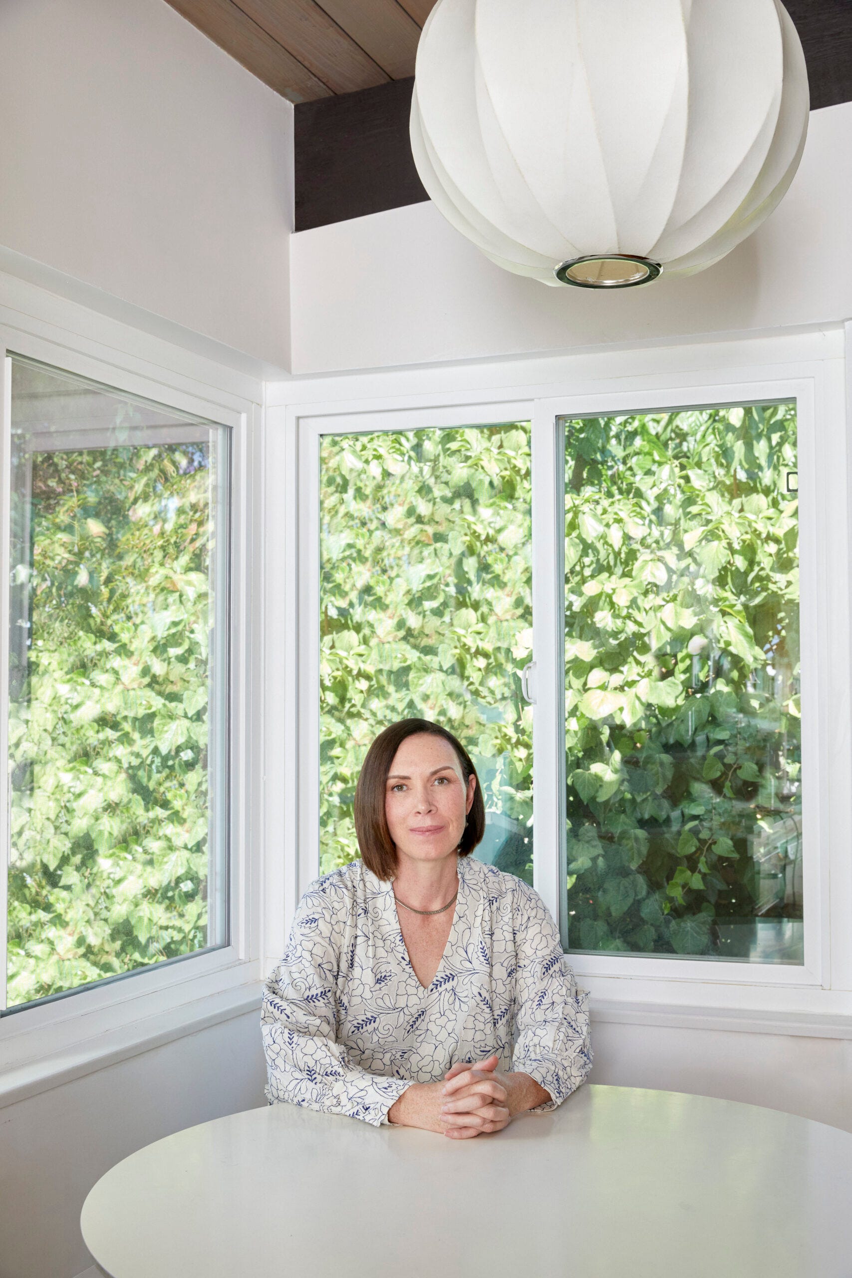 Sarah Tomlinson on Writing Red Herrings in a Character-Driven Novel episode artwork